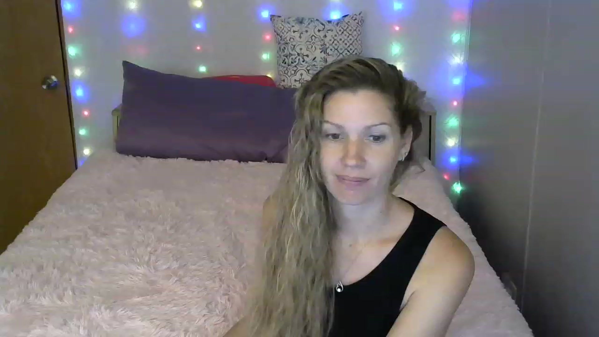 Gallery image thumbnail from SouthernNsexi's myfreecams stream on, 06/20/2023, 14:38 image 14 of 20