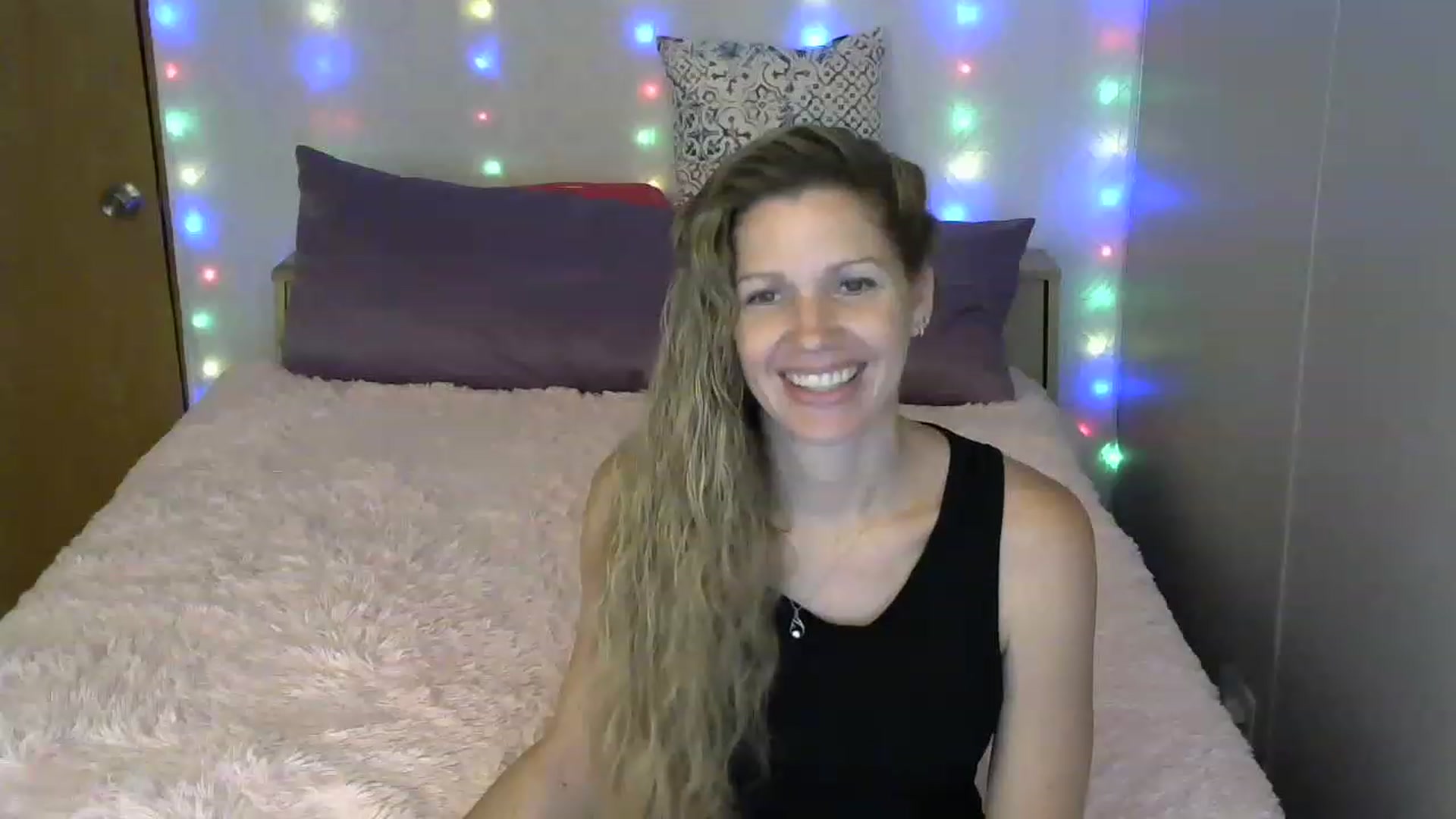 Gallery image thumbnail from SouthernNsexi's myfreecams stream on, 06/20/2023, 14:38 image 7 of 20