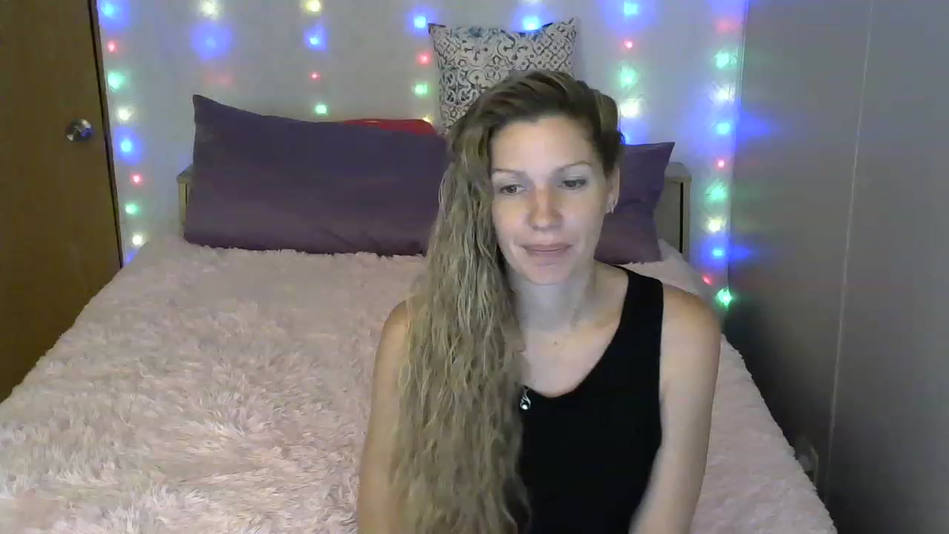 Gallery image thumbnail from SouthernNsexi's myfreecams stream on, 06/20/2023, 14:38 image 6 of 20