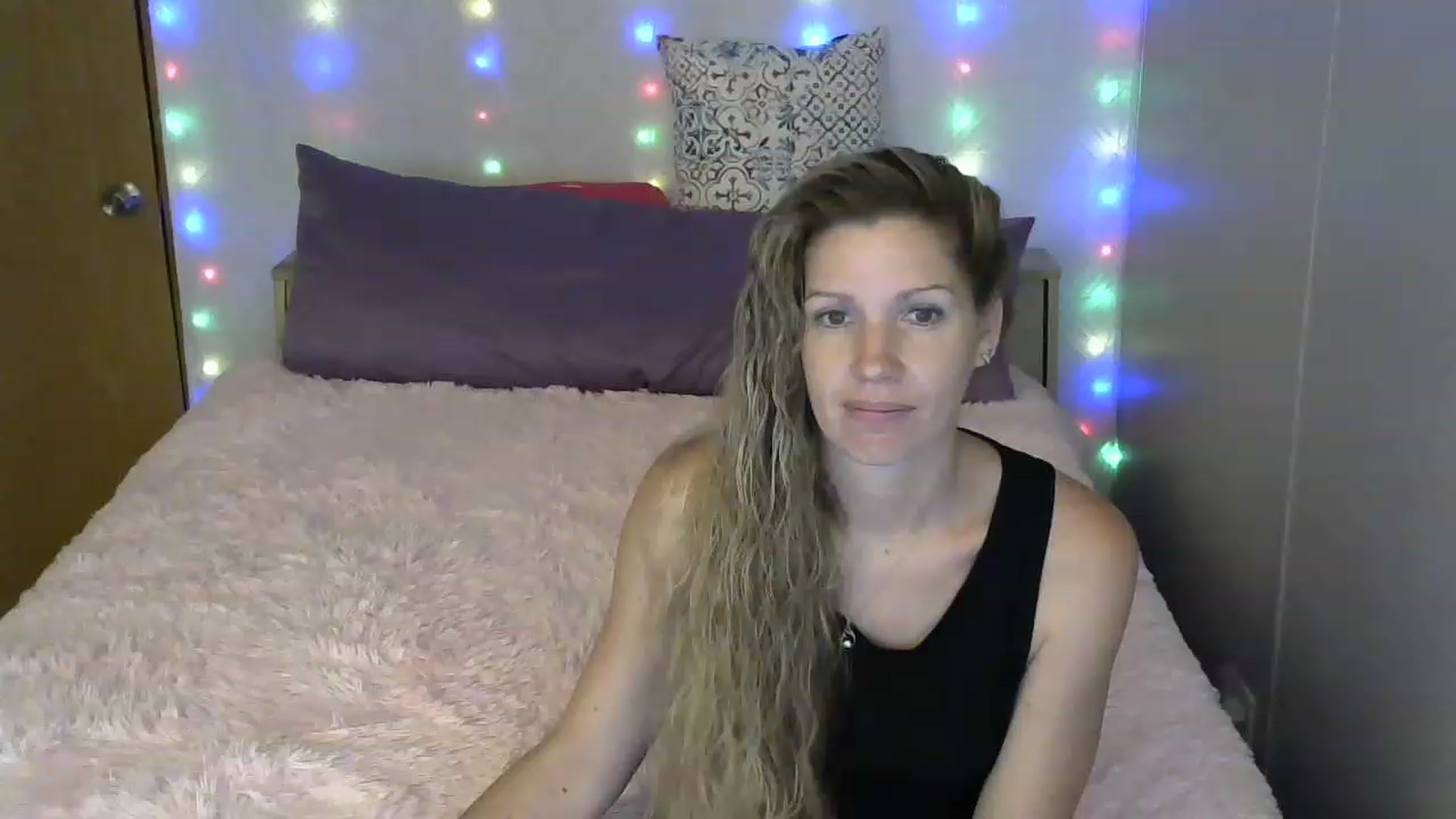 Gallery image thumbnail from SouthernNsexi's myfreecams stream on, 06/20/2023, 14:38 image 3 of 20