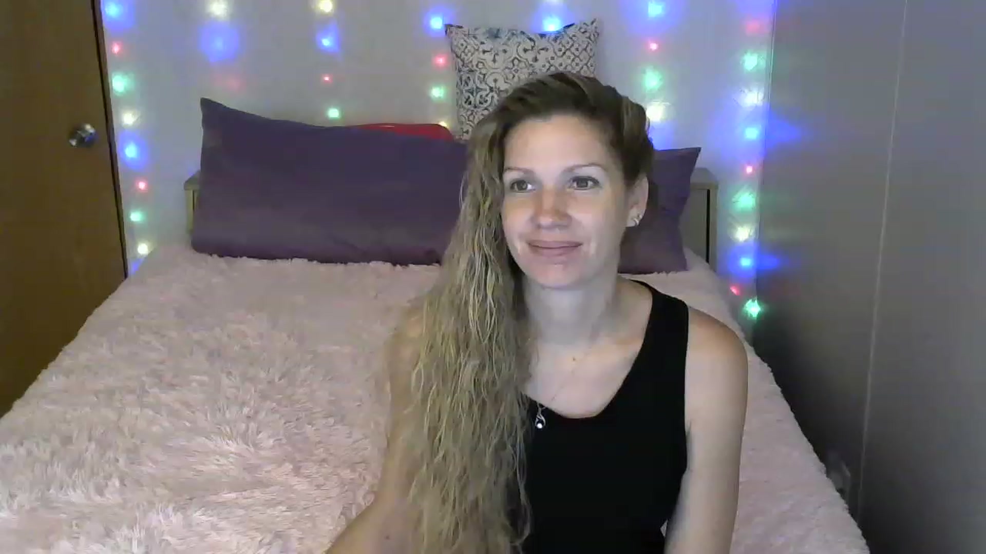 Gallery image thumbnail from SouthernNsexi's myfreecams stream on, 06/20/2023, 14:38 image 5 of 20