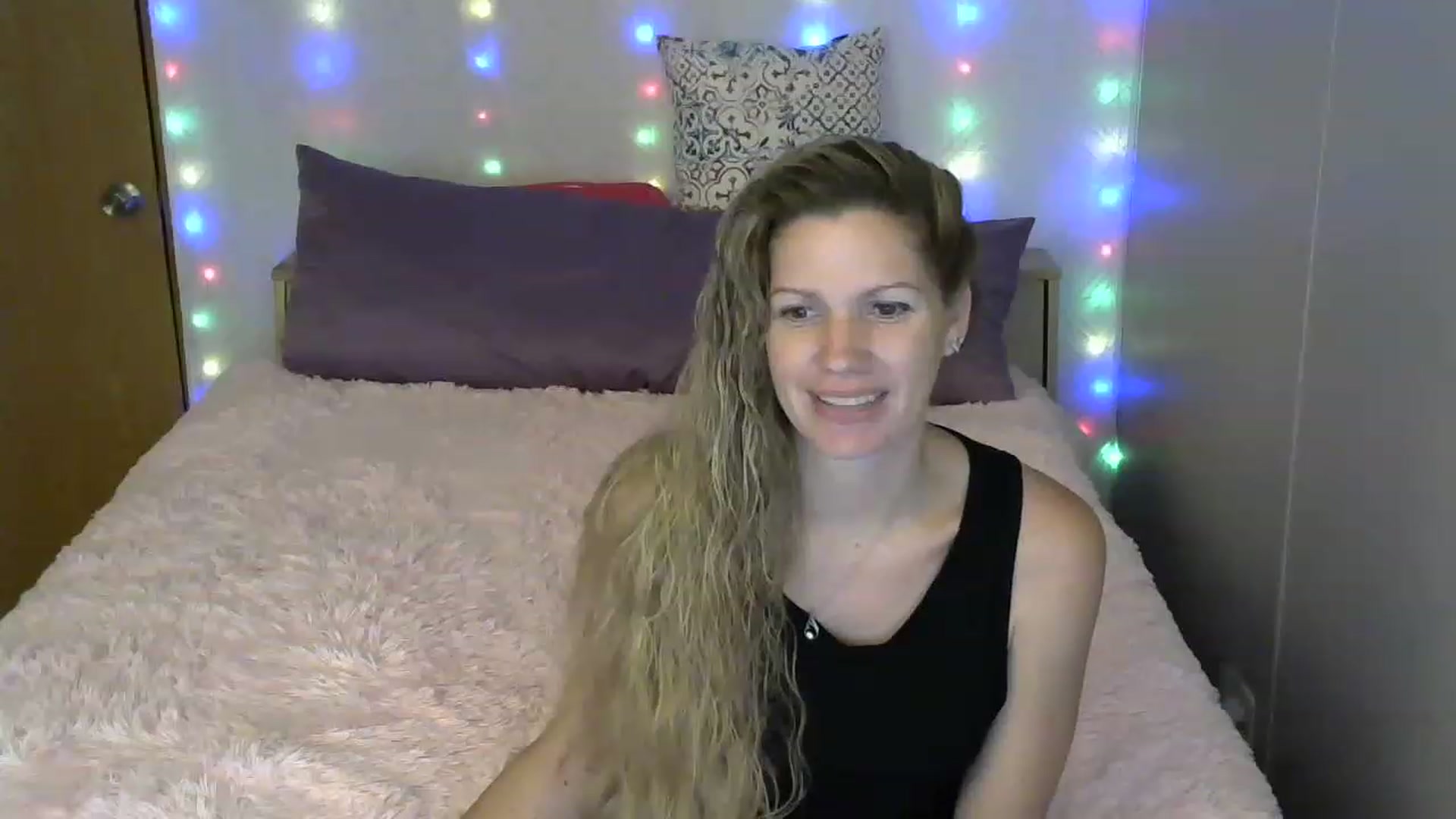Gallery image thumbnail from SouthernNsexi's myfreecams stream on, 06/20/2023, 14:38 image 4 of 20