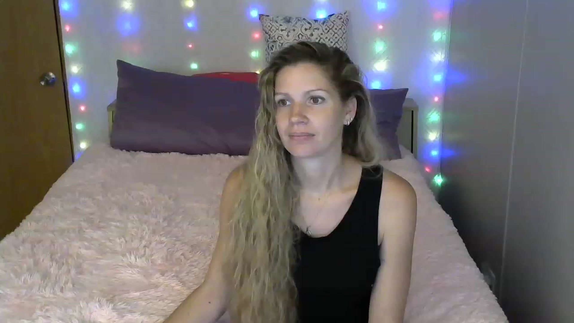 Gallery image thumbnail from SouthernNsexi's myfreecams stream on, 06/20/2023, 14:38 image 18 of 20