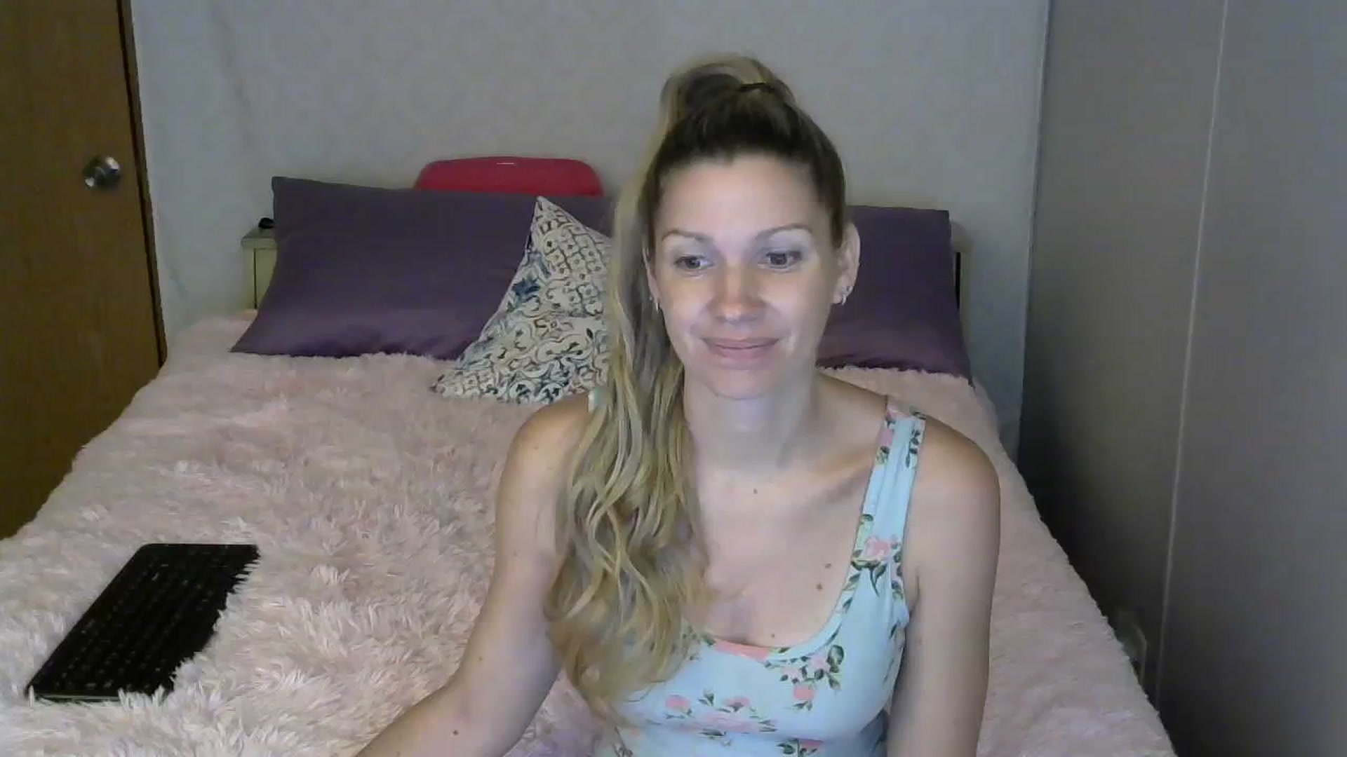 Gallery image thumbnail from SouthernNsexi's myfreecams stream on, 07/09/2023, 13:43 image 17 of 20