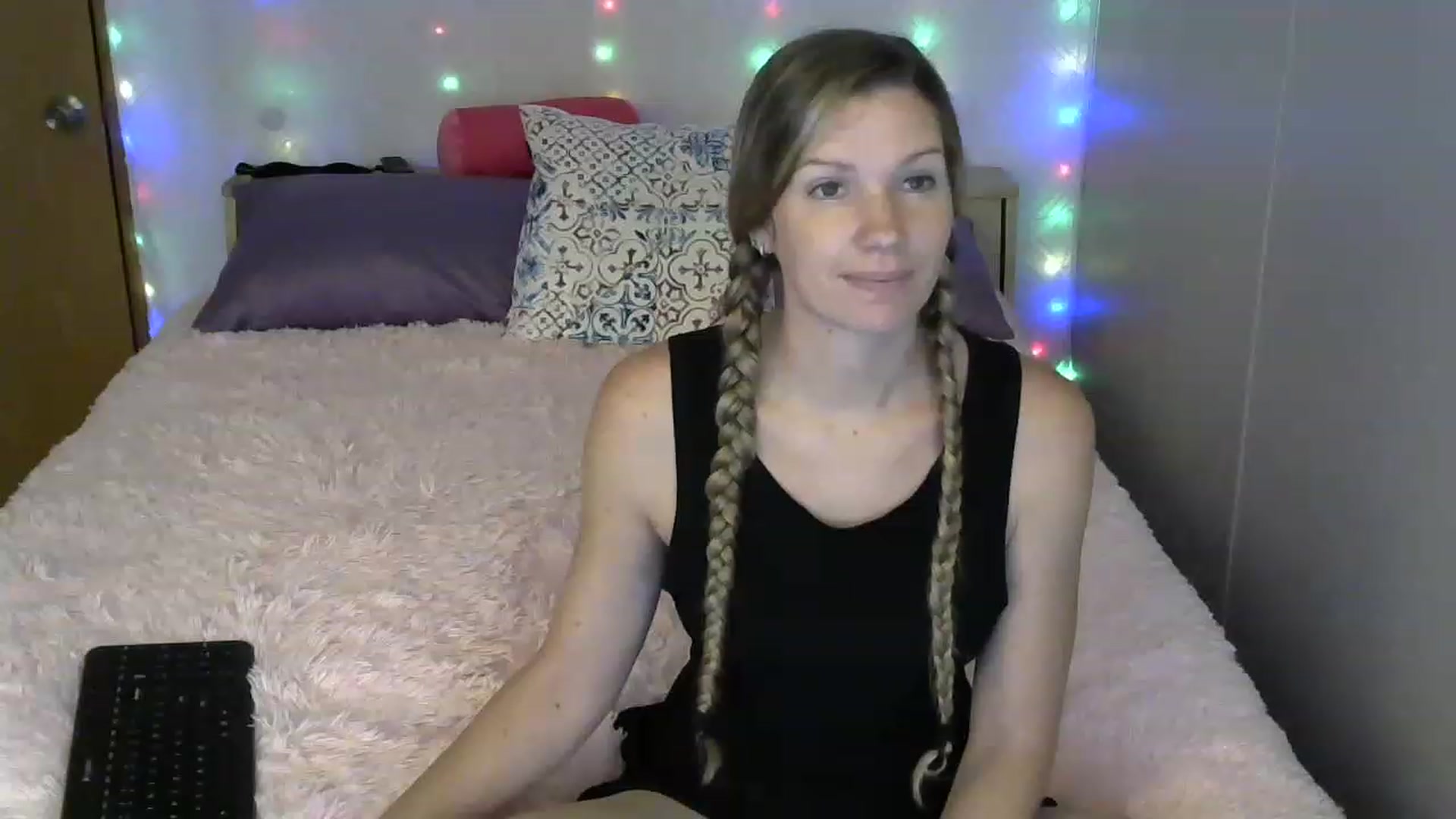 Gallery image thumbnail from SouthernNsexi's myfreecams stream on, 07/19/2023, 14:31 image 7 of 20