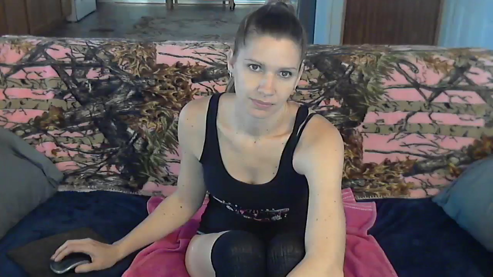 Gallery image thumbnail from SouthernNsexi's myfreecams stream on, 11/18/2023, 15:40 image 5 of 20