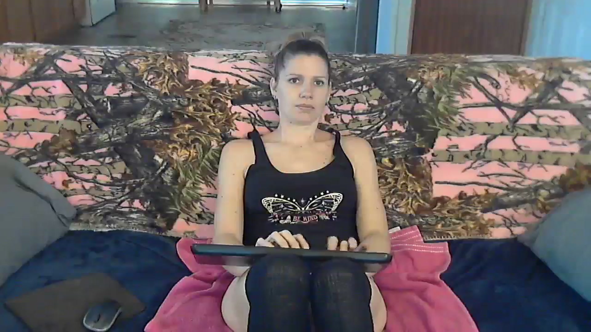 Gallery image thumbnail from SouthernNsexi's myfreecams stream on, 11/18/2023, 15:40 image 13 of 20
