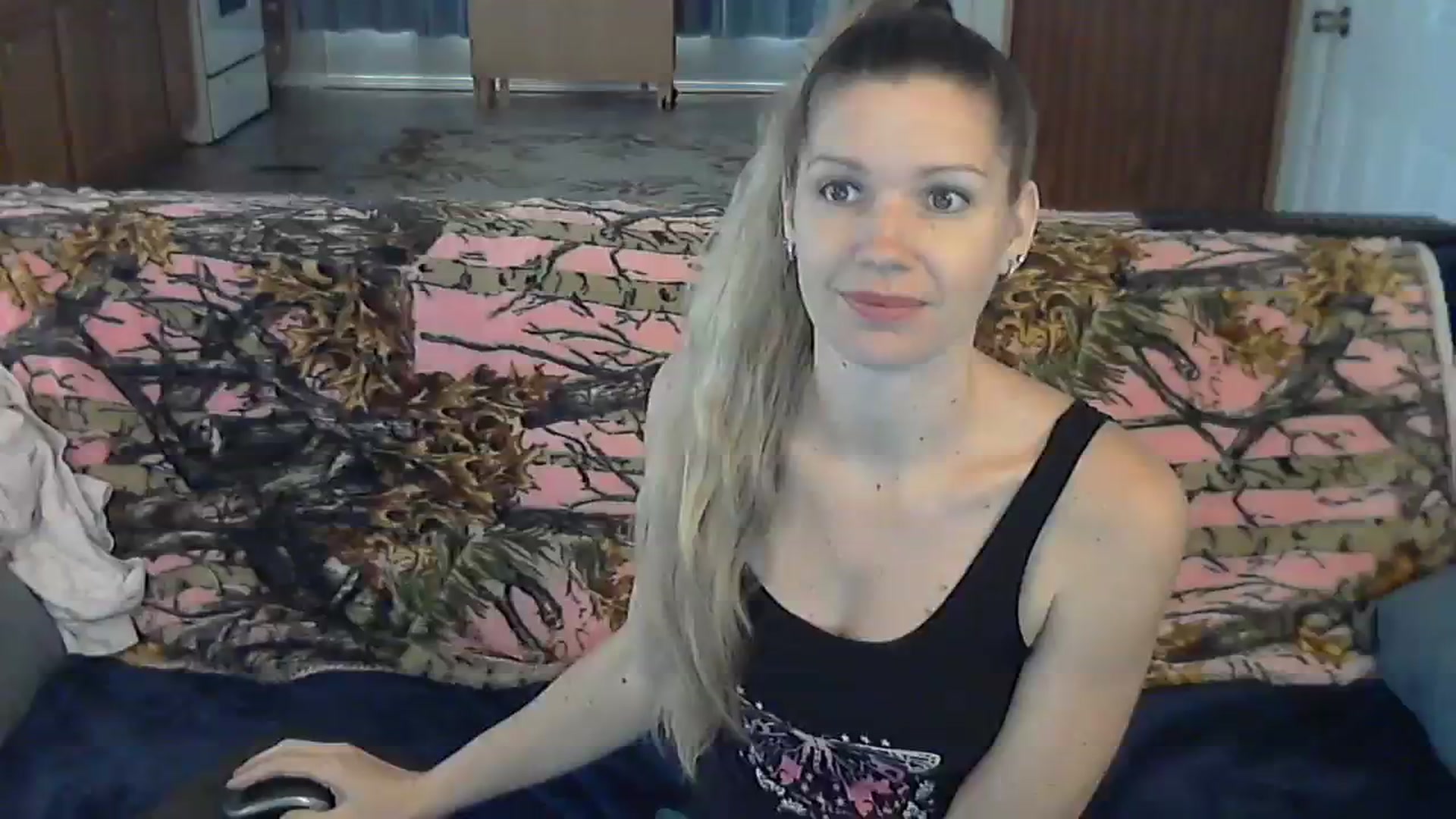 Gallery image thumbnail from SouthernNsexi's myfreecams stream on, 12/08/2023, 15:14 image 16 of 20