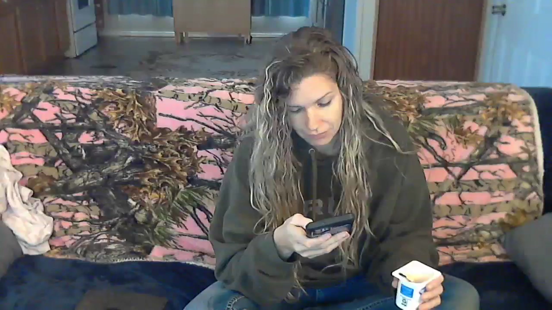 Gallery image thumbnail from SouthernNsexi's myfreecams stream on, 12/10/2023, 14:34 image 8 of 20