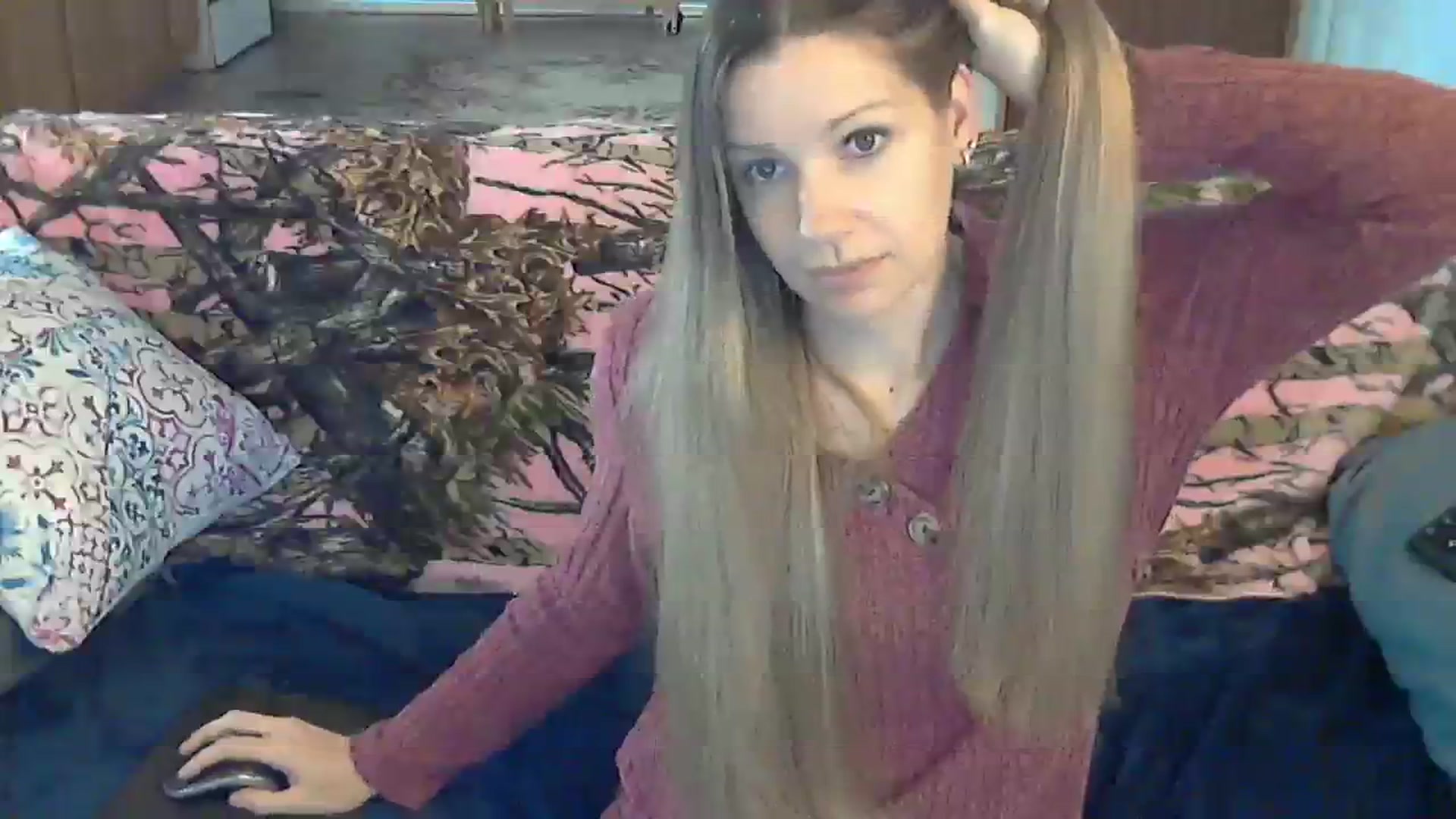 Gallery image thumbnail from SouthernNsexi's myfreecams stream on, 12/24/2023, 16:59 image 12 of 20