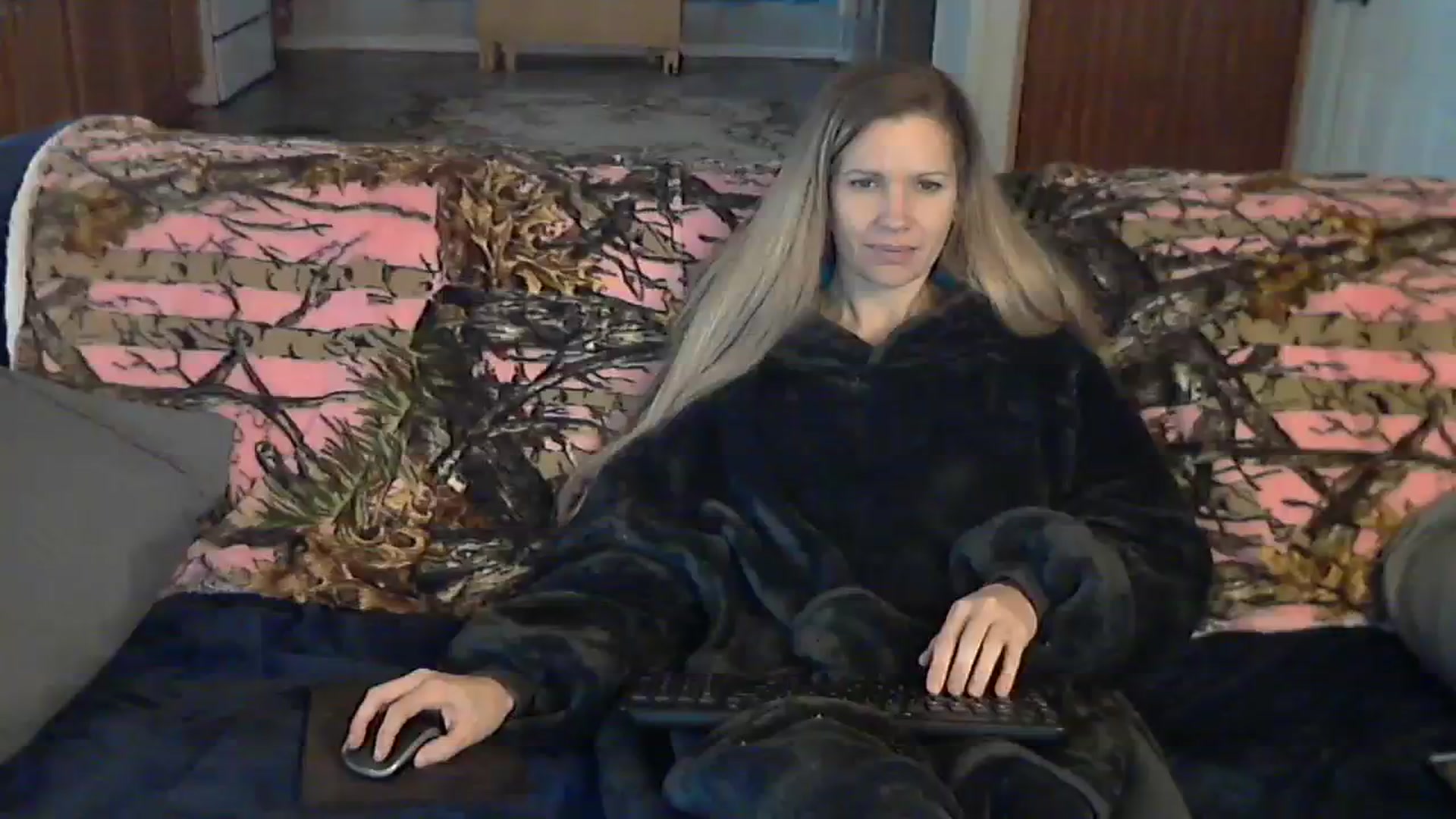 Gallery image thumbnail from SouthernNsexi's myfreecams stream on, 12/29/2023, 15:11 image 16 of 20