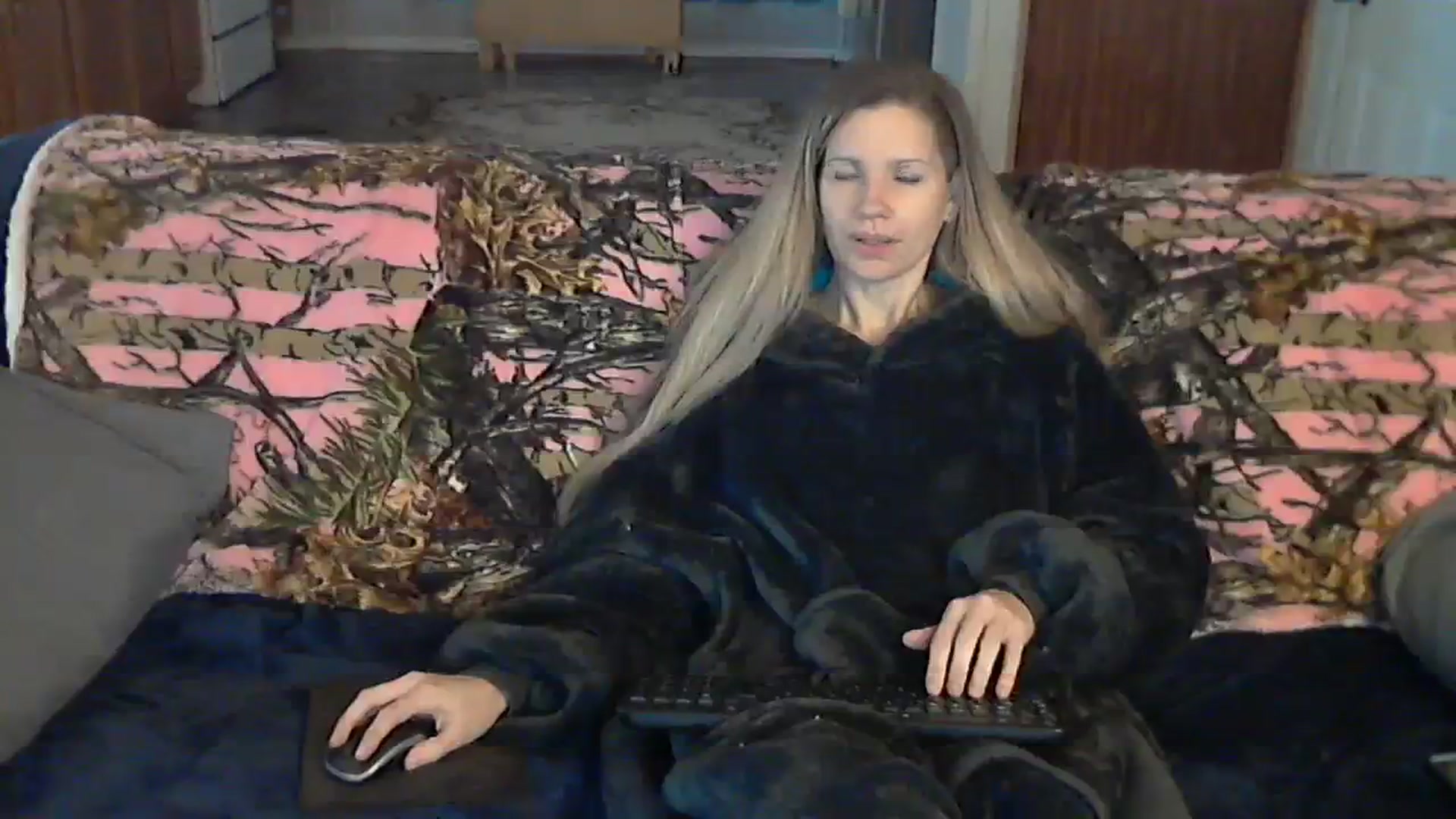 Gallery image thumbnail from SouthernNsexi's myfreecams stream on, 12/29/2023, 15:11 image 17 of 20