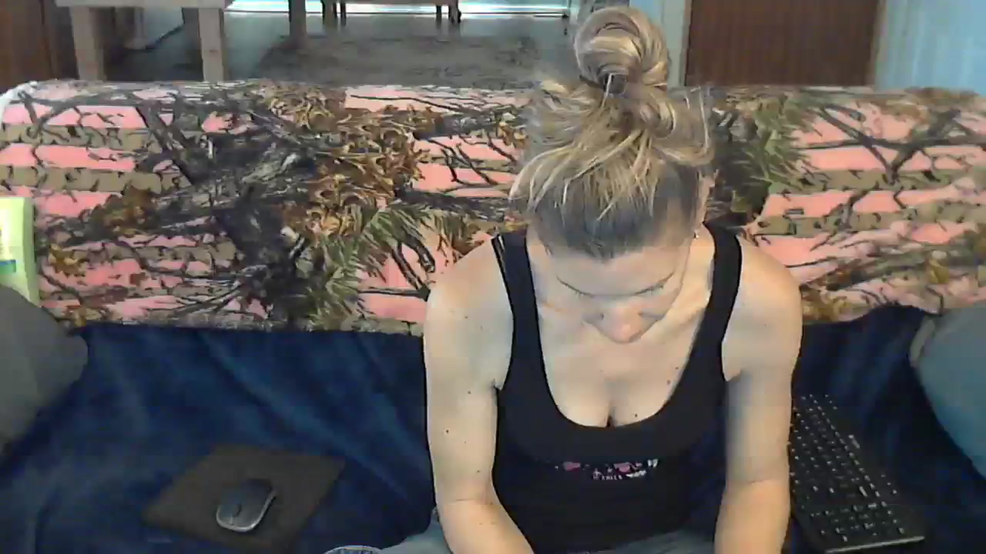 Gallery image thumbnail from SouthernNsexi's myfreecams stream on, 04/06/2024, 14:20 image 8 of 20