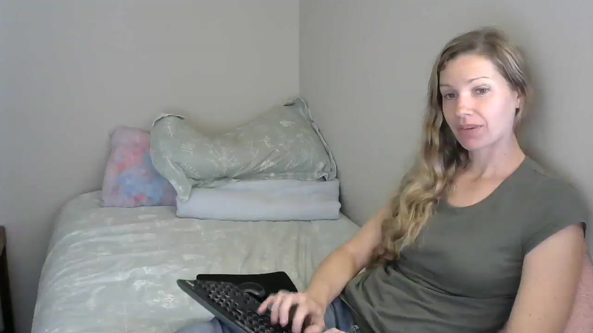 Gallery image thumbnail from SouthernNsexi's myfreecams stream on, 04/13/2024, 15:14 image 10 of 20