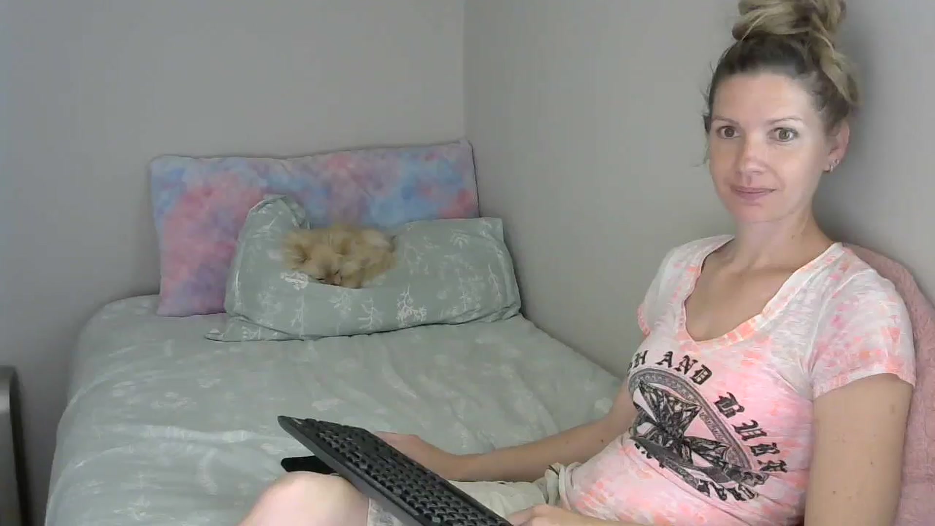 Gallery image thumbnail from SouthernNsexi's myfreecams stream on, 04/19/2024, 13:28 image 14 of 20