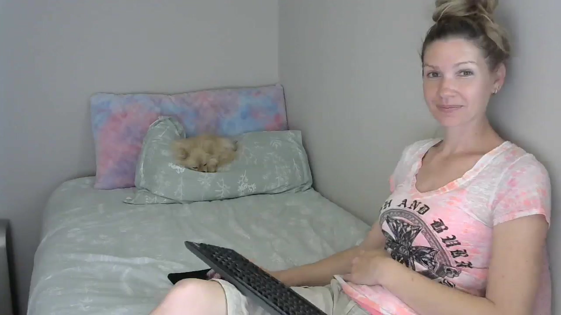 Gallery image thumbnail from SouthernNsexi's myfreecams stream on, 04/19/2024, 13:28 image 8 of 20