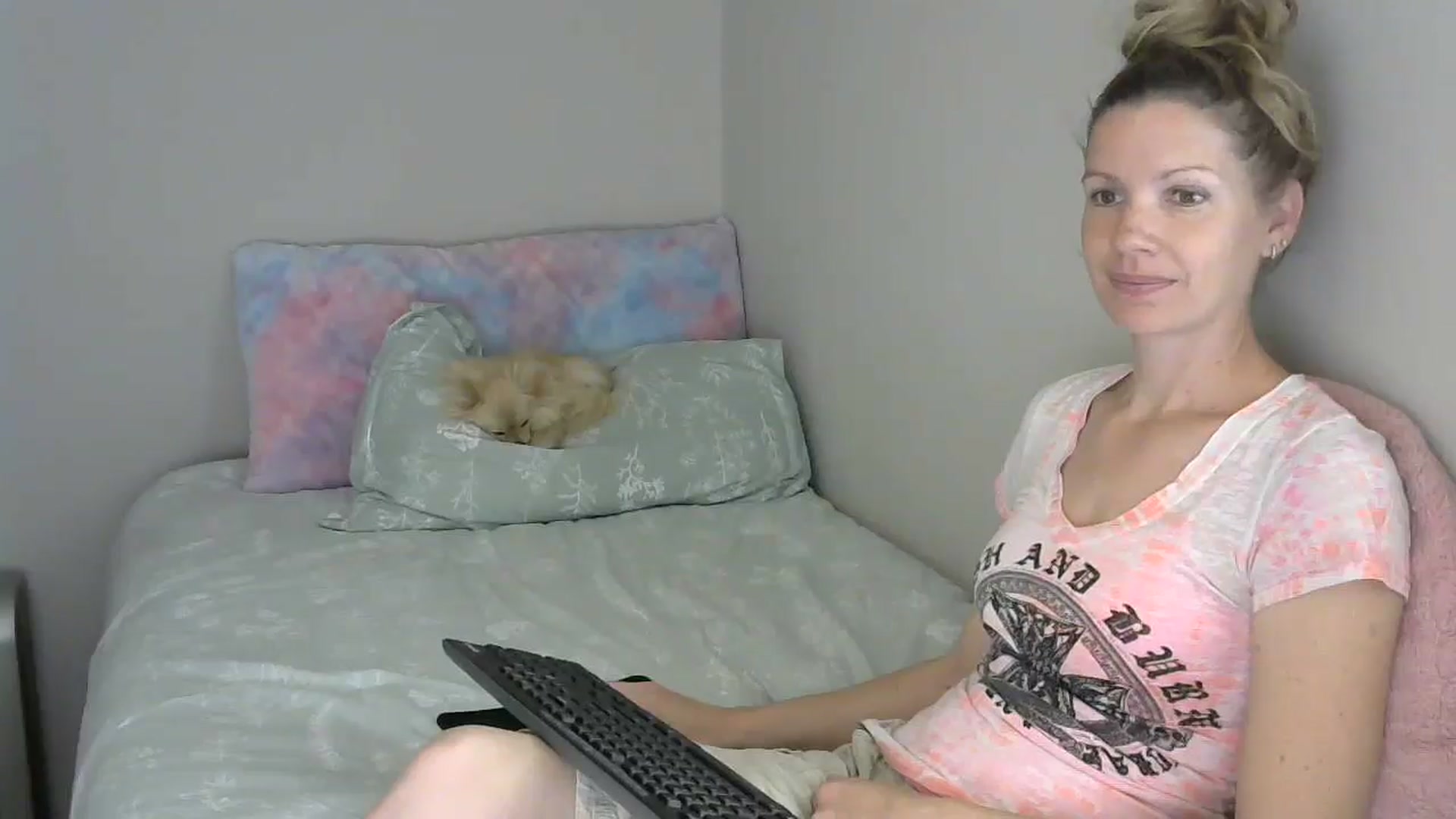 Gallery image thumbnail from SouthernNsexi's myfreecams stream on, 04/19/2024, 13:28 image 12 of 20
