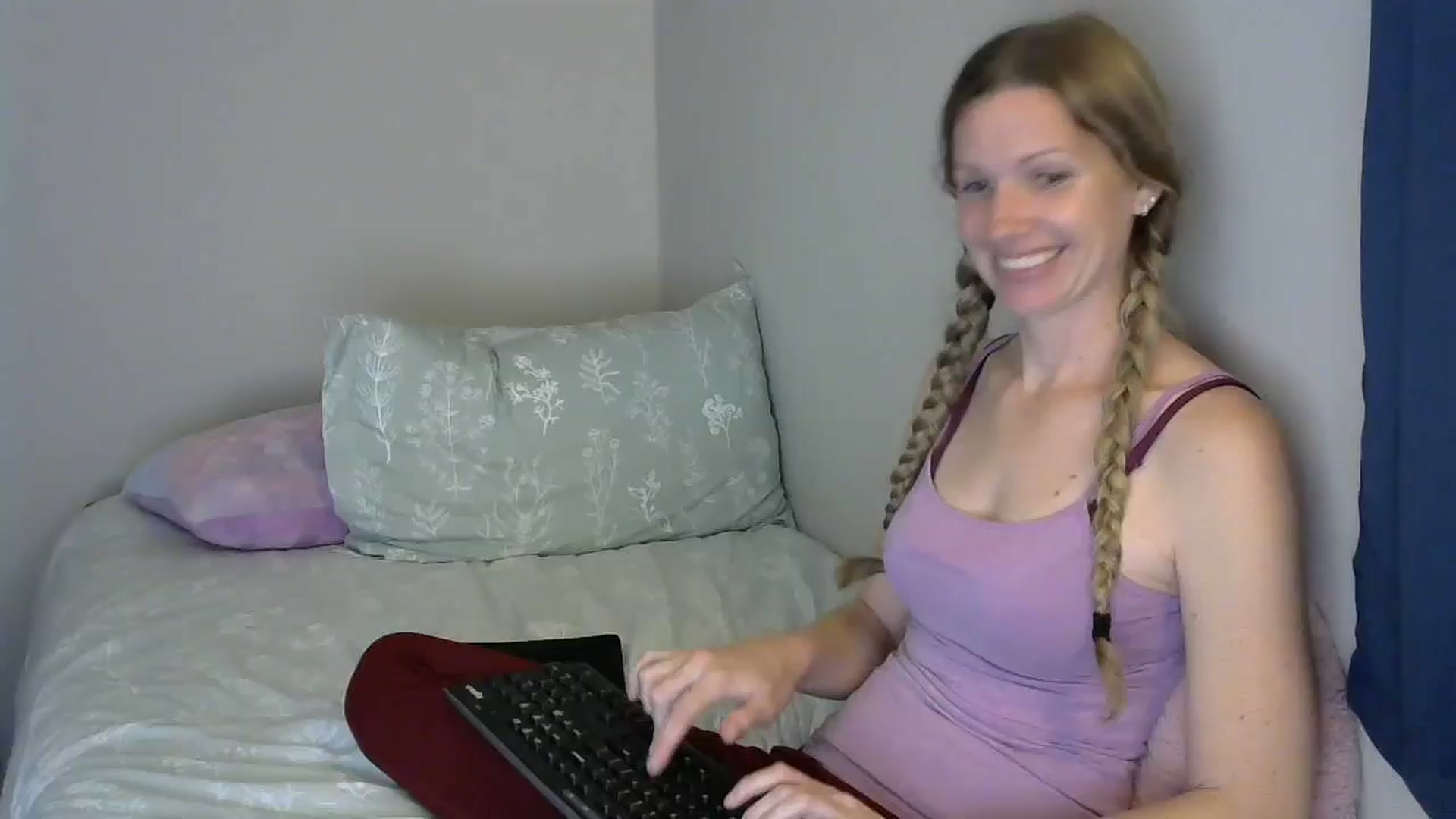 Gallery image thumbnail from SouthernNsexi's myfreecams stream on, 04/26/2024, 14:01 image 12 of 20