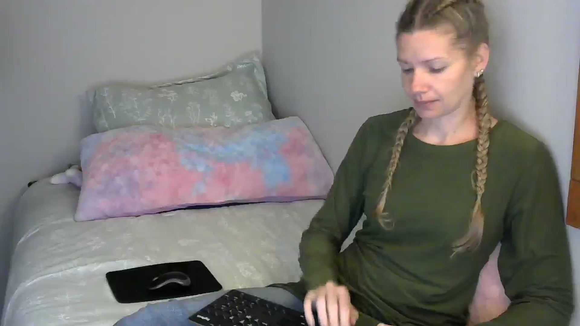 Gallery image thumbnail from SouthernNsexi's myfreecams stream on, 05/03/2024, 14:11 image 8 of 20