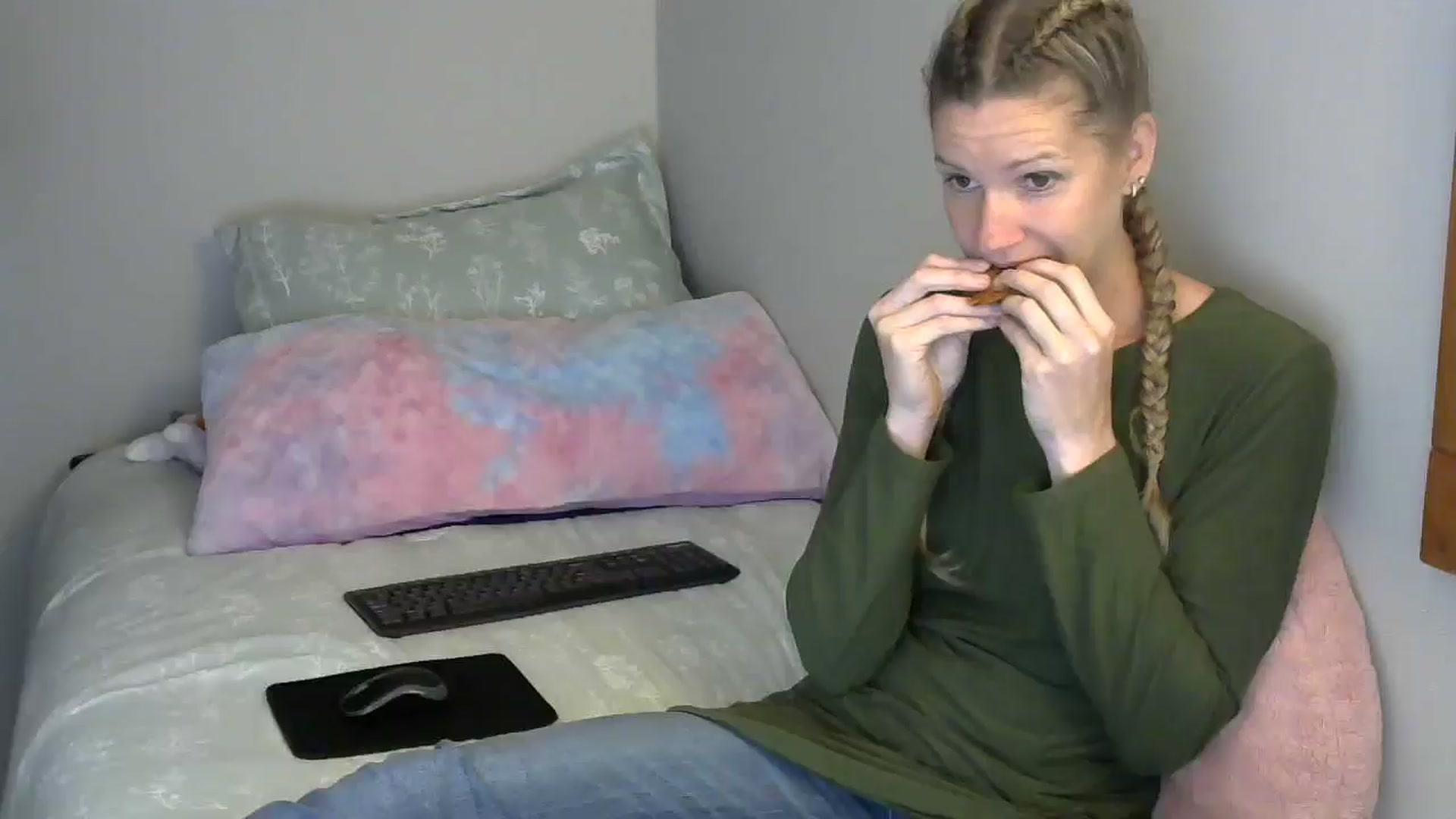 Gallery image thumbnail from SouthernNsexi's myfreecams stream on, 05/03/2024, 14:11 image 1 of 20