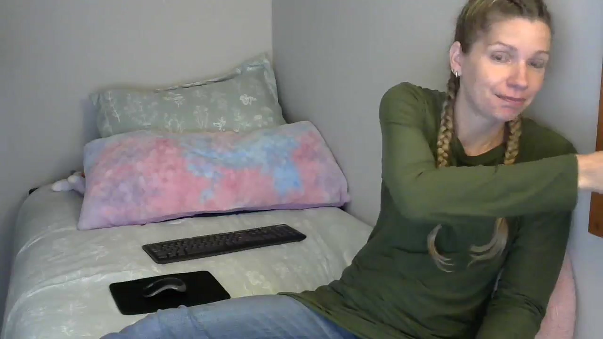 Gallery image thumbnail from SouthernNsexi's myfreecams stream on, 05/03/2024, 14:11 image 2 of 20