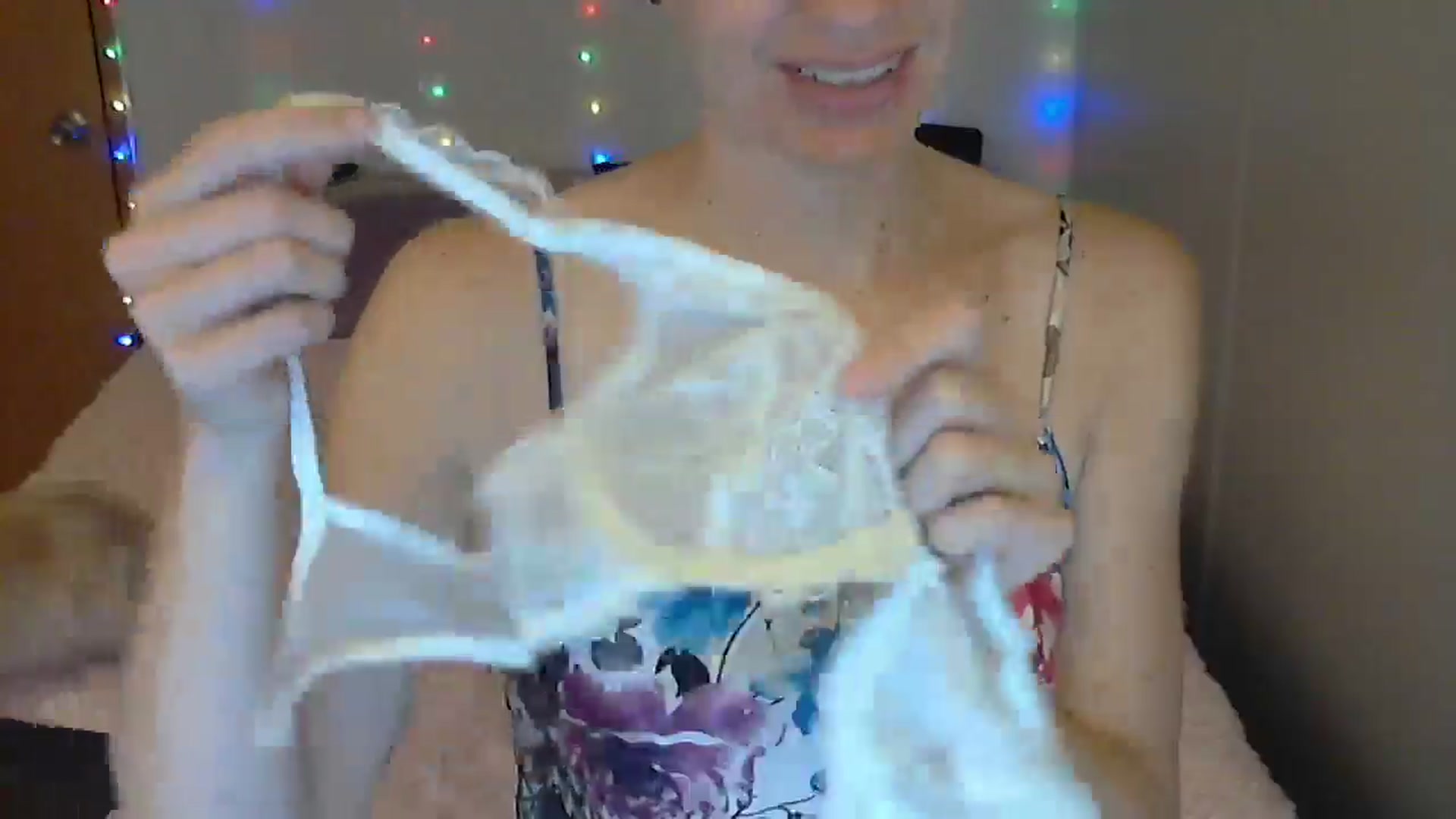 Gallery image thumbnail from SouthernNsexi's myfreecams stream on, 05/11/2024, 14:11 image 9 of 20