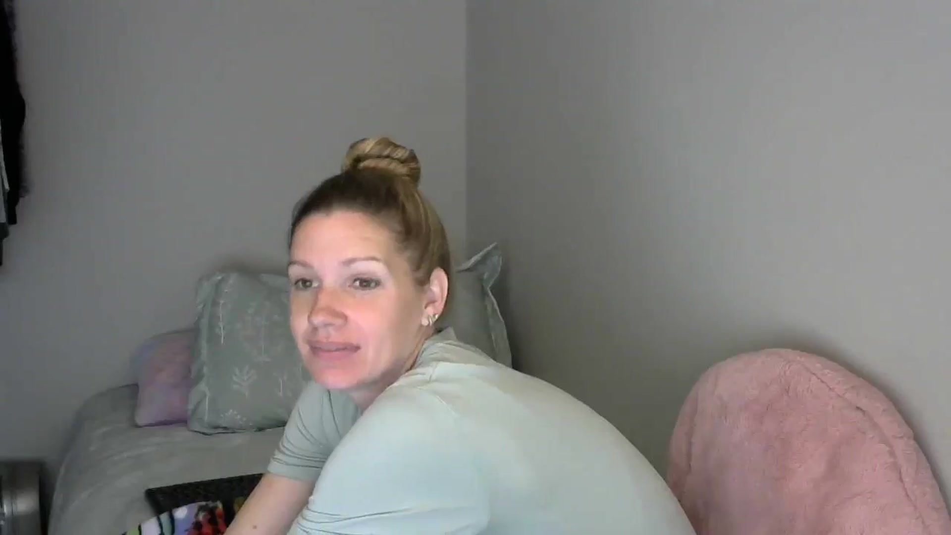 Gallery image thumbnail from SouthernNsexi's myfreecams stream on, 05/16/2024, 14:26 image 12 of 20