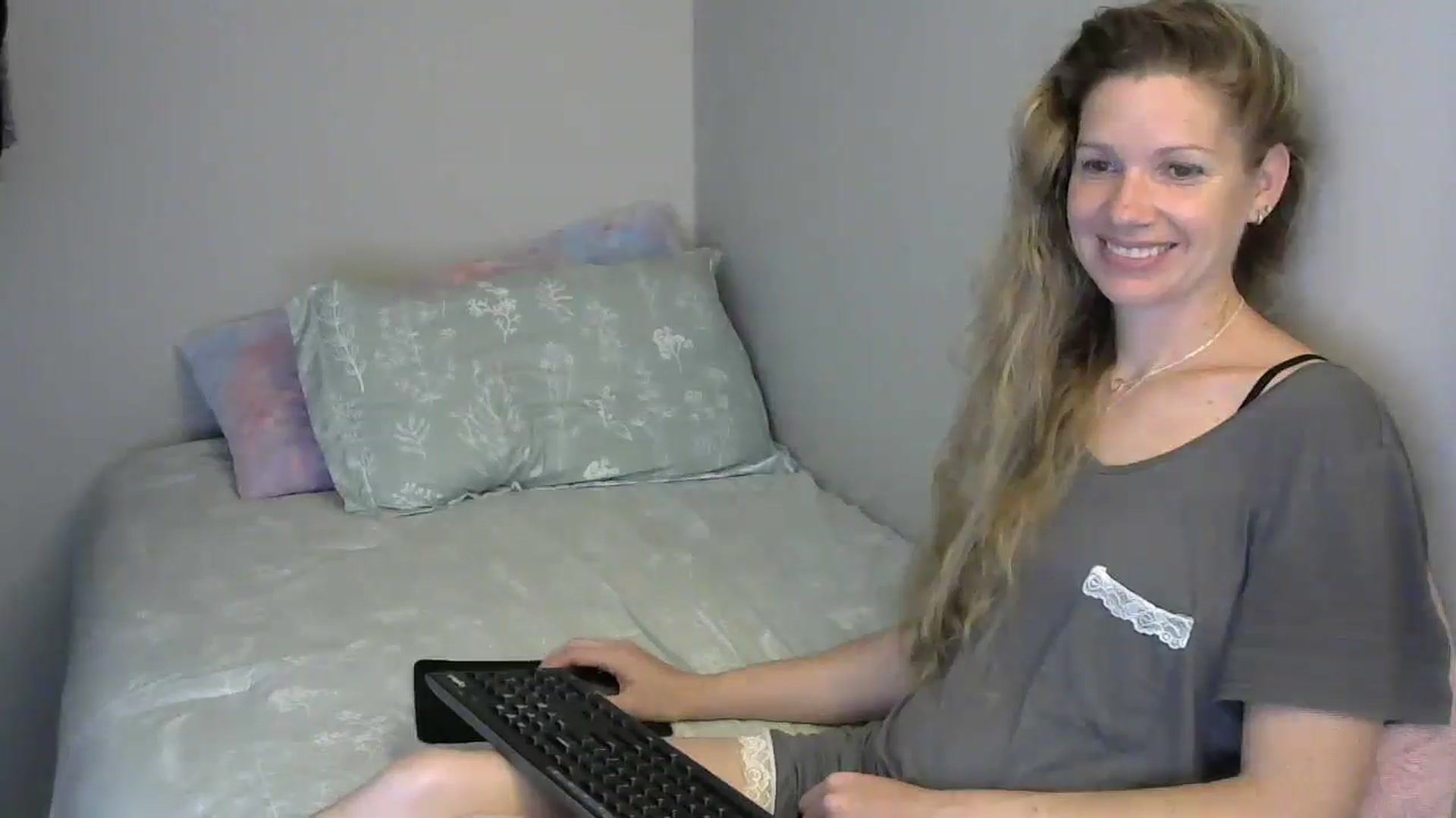 Gallery image thumbnail from SouthernNsexi's myfreecams stream on, 05/17/2024, 14:00 image 2 of 20