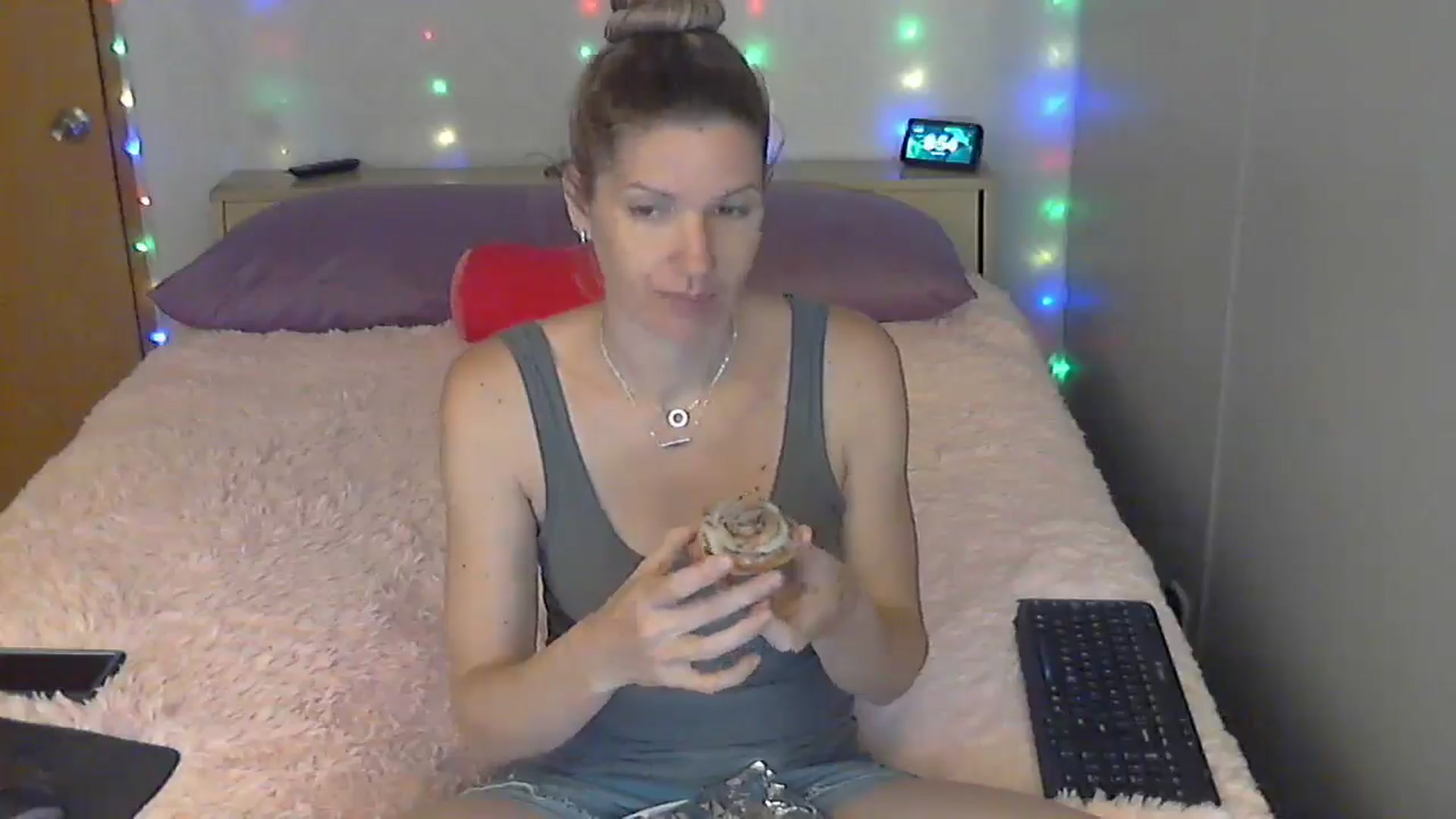 Gallery image thumbnail from SouthernNsexi's myfreecams stream on, 05/25/2024, 14:42 image 8 of 20