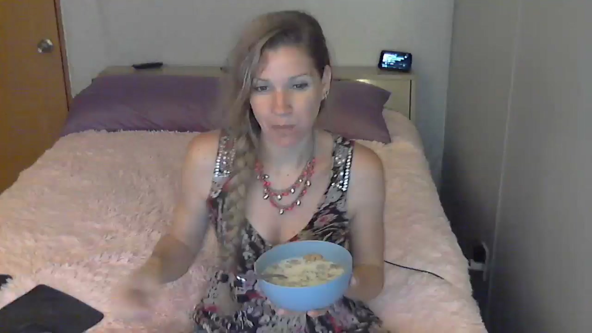 Gallery image thumbnail from SouthernNsexi's myfreecams stream on, 06/13/2024, 13:35 image 1 of 20