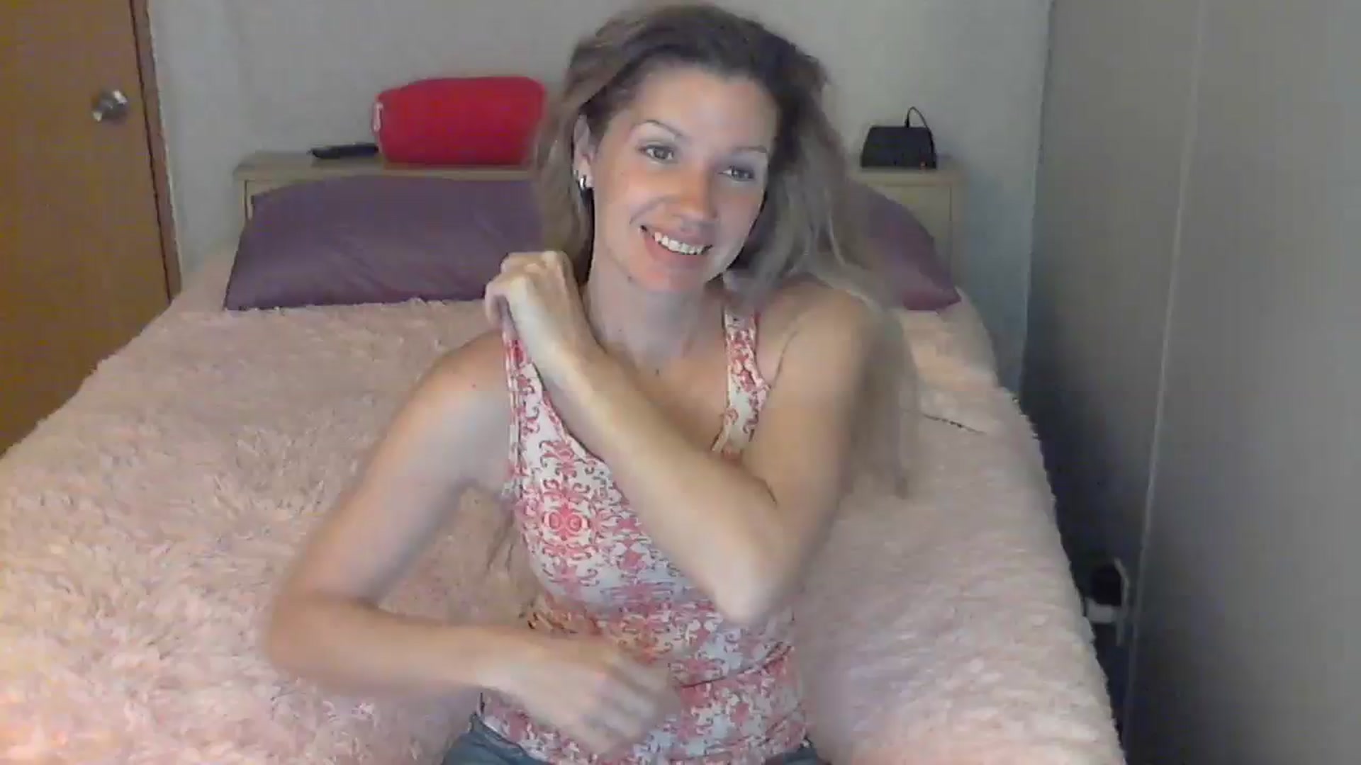 Gallery image thumbnail from SouthernNsexi's myfreecams stream on, 06/17/2024, 14:03 image 1 of 20