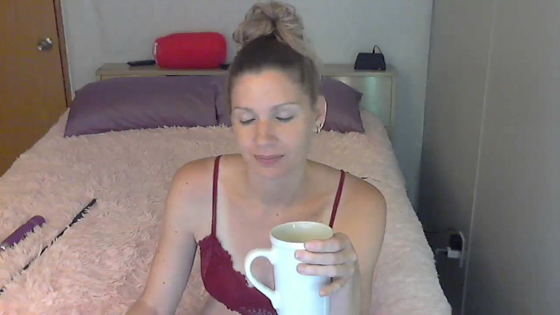 Gallery image thumbnail from SouthernNsexi's myfreecams stream on, 06/18/2024, 15:11 image 10 of 20
