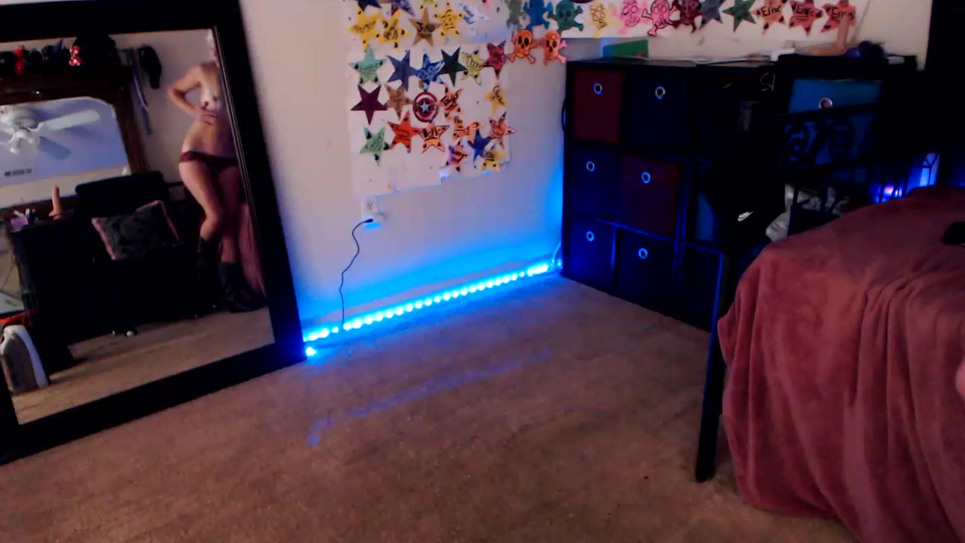 Gallery image thumbnail from SouthernSkye's myfreecams stream on, 12/01/2022, 10:16 image 7 of 20
