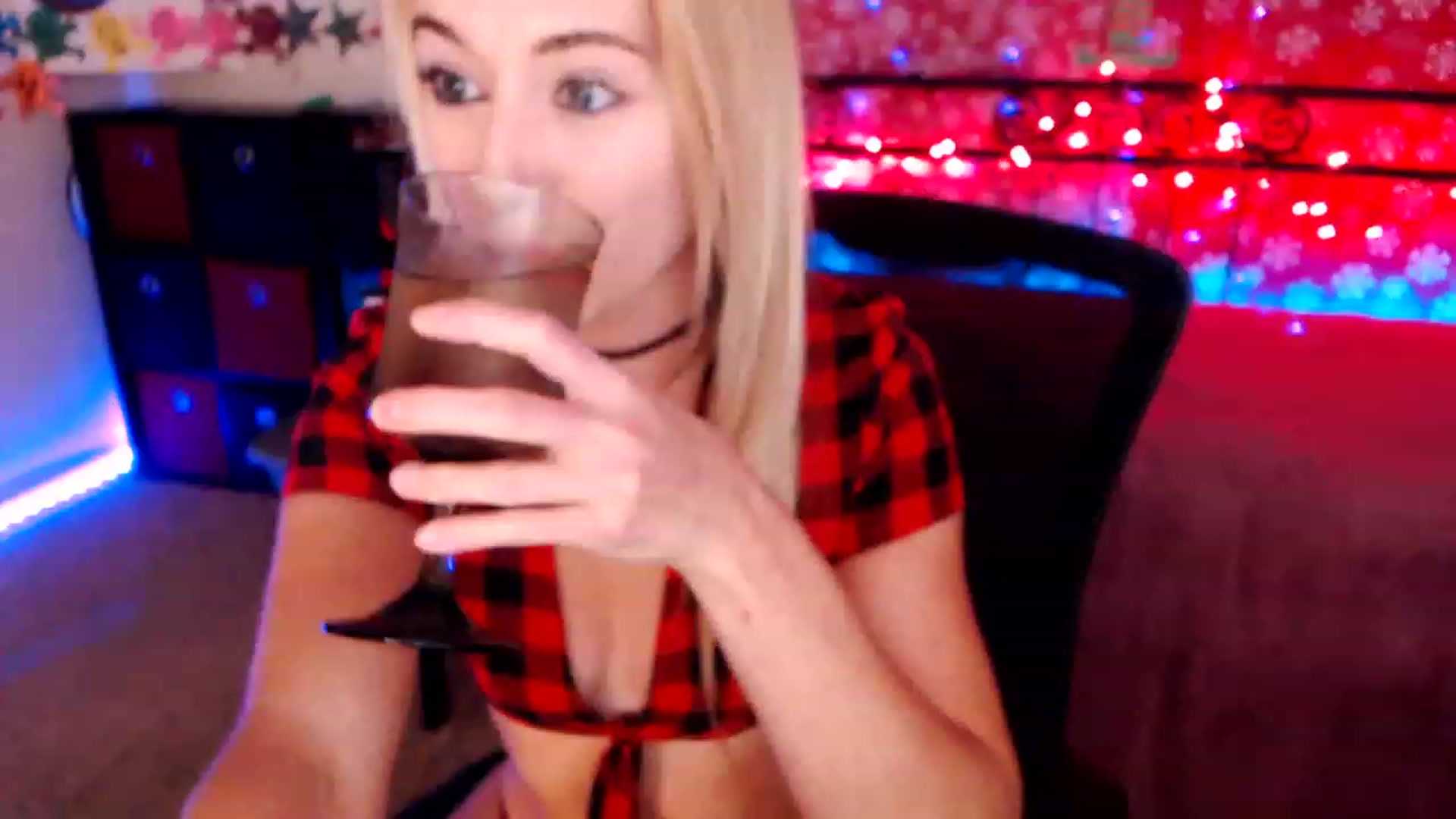 Gallery image thumbnail from SouthernSkye's myfreecams stream on, 12/08/2022, 08:35 image 1 of 20