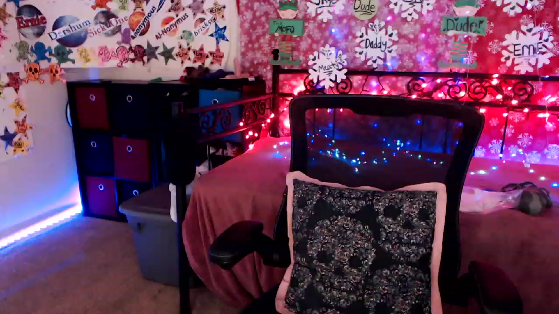 Gallery image thumbnail from SouthernSkye's myfreecams stream on, 12/16/2022, 09:06 image 6 of 20