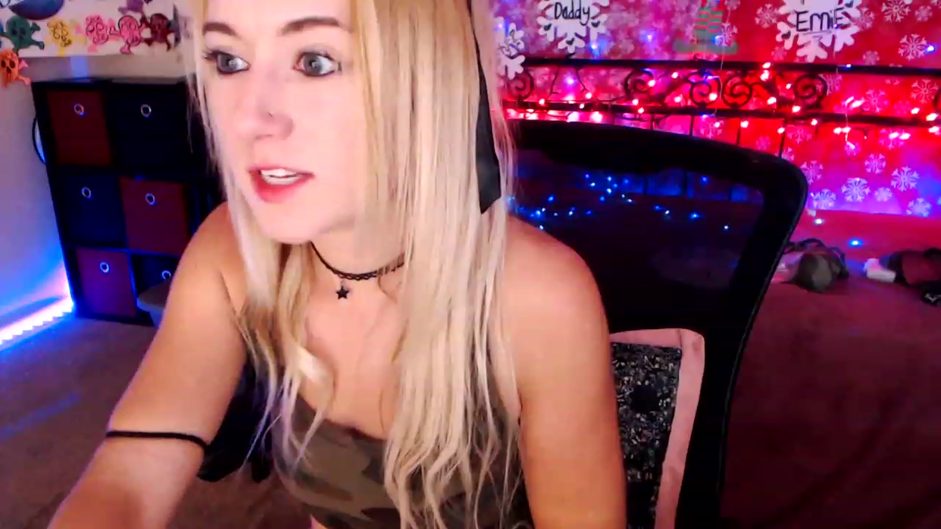 Gallery image thumbnail from SouthernSkye's myfreecams stream on, 12/16/2022, 09:06 image 9 of 20