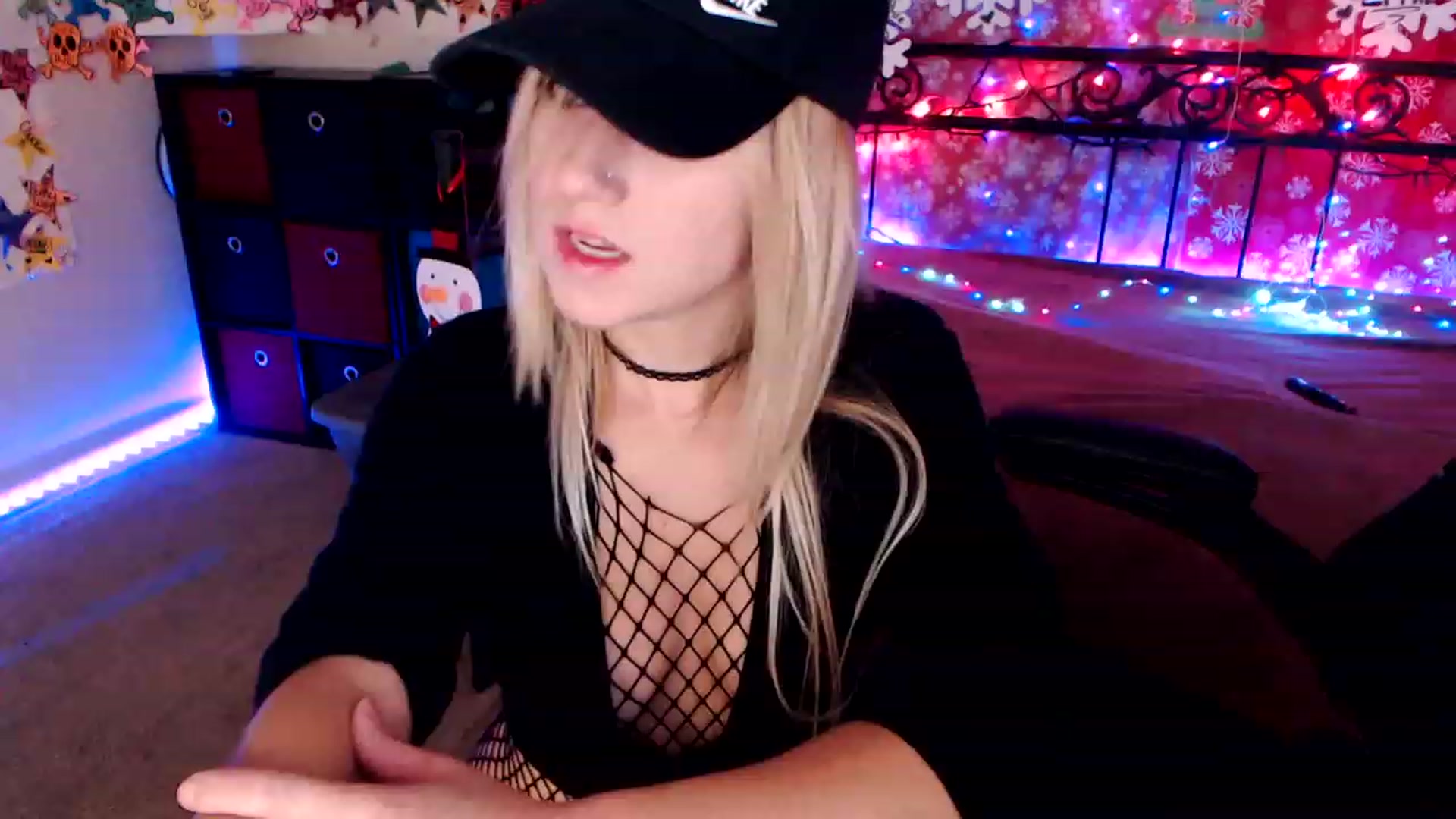 Gallery image thumbnail from SouthernSkye's myfreecams stream on, 12/18/2022, 08:13 image 7 of 20