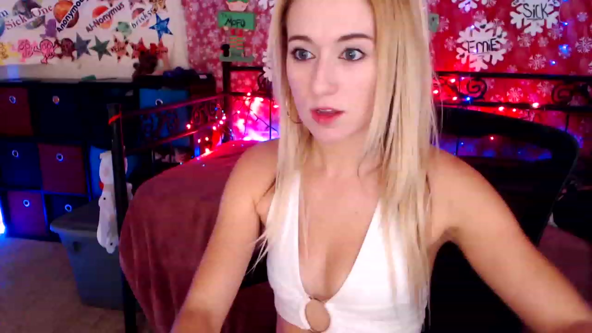 Gallery image thumbnail from SouthernSkye's myfreecams stream on, 12/19/2022, 08:21 image 15 of 20