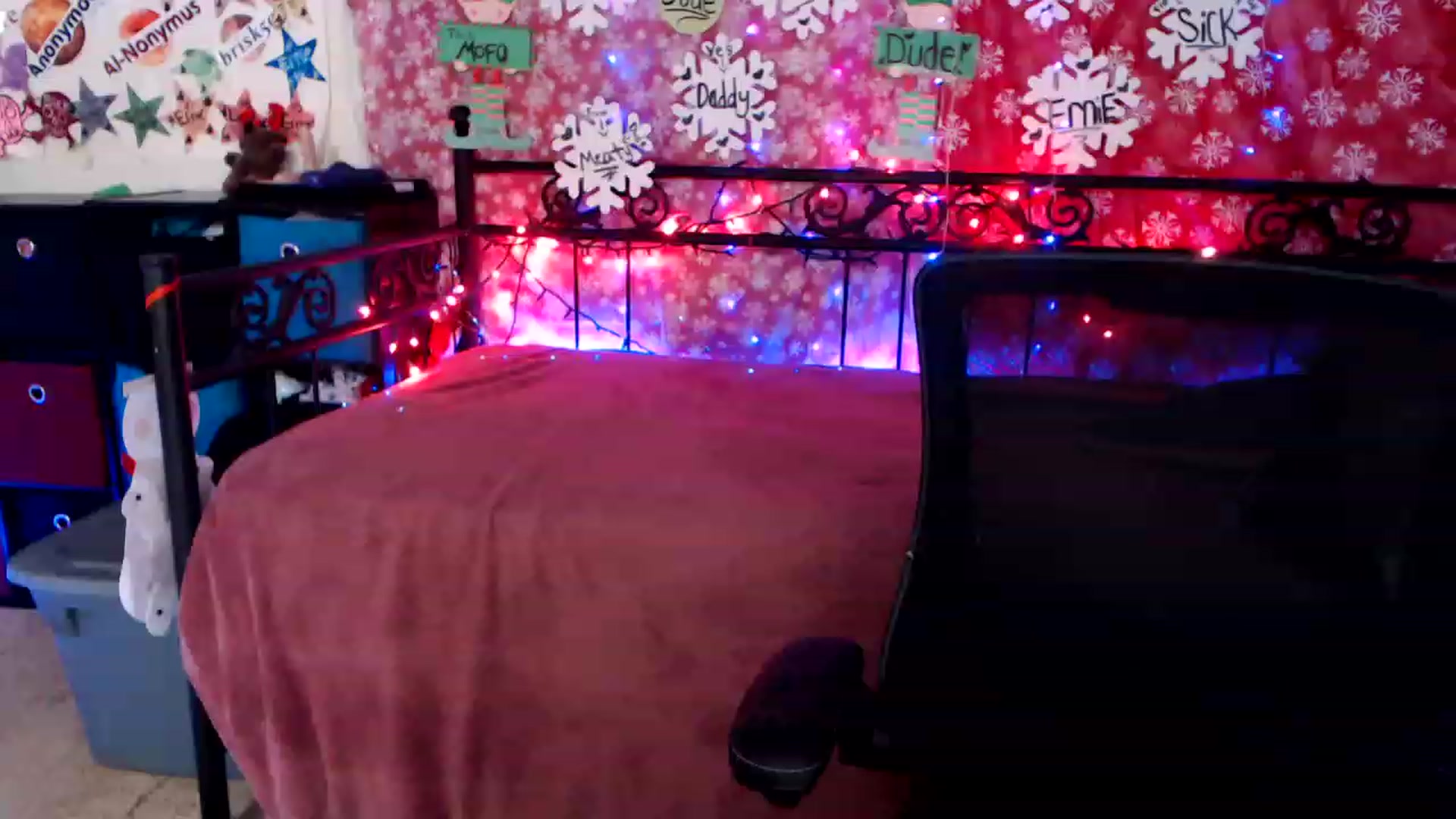 Gallery image thumbnail from SouthernSkye's myfreecams stream on, 12/19/2022, 08:21 image 18 of 20