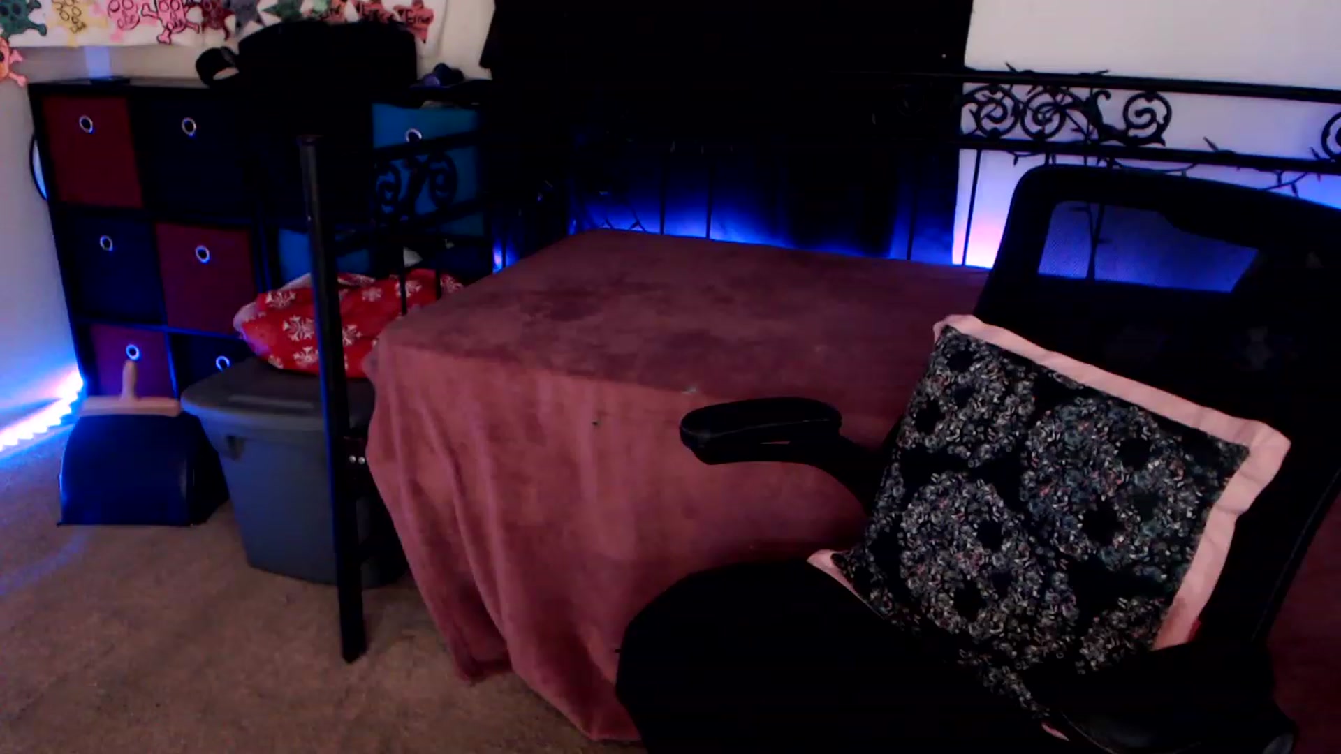 Gallery image thumbnail from SouthernSkye's myfreecams stream on, 01/03/2023, 07:52 image 16 of 20