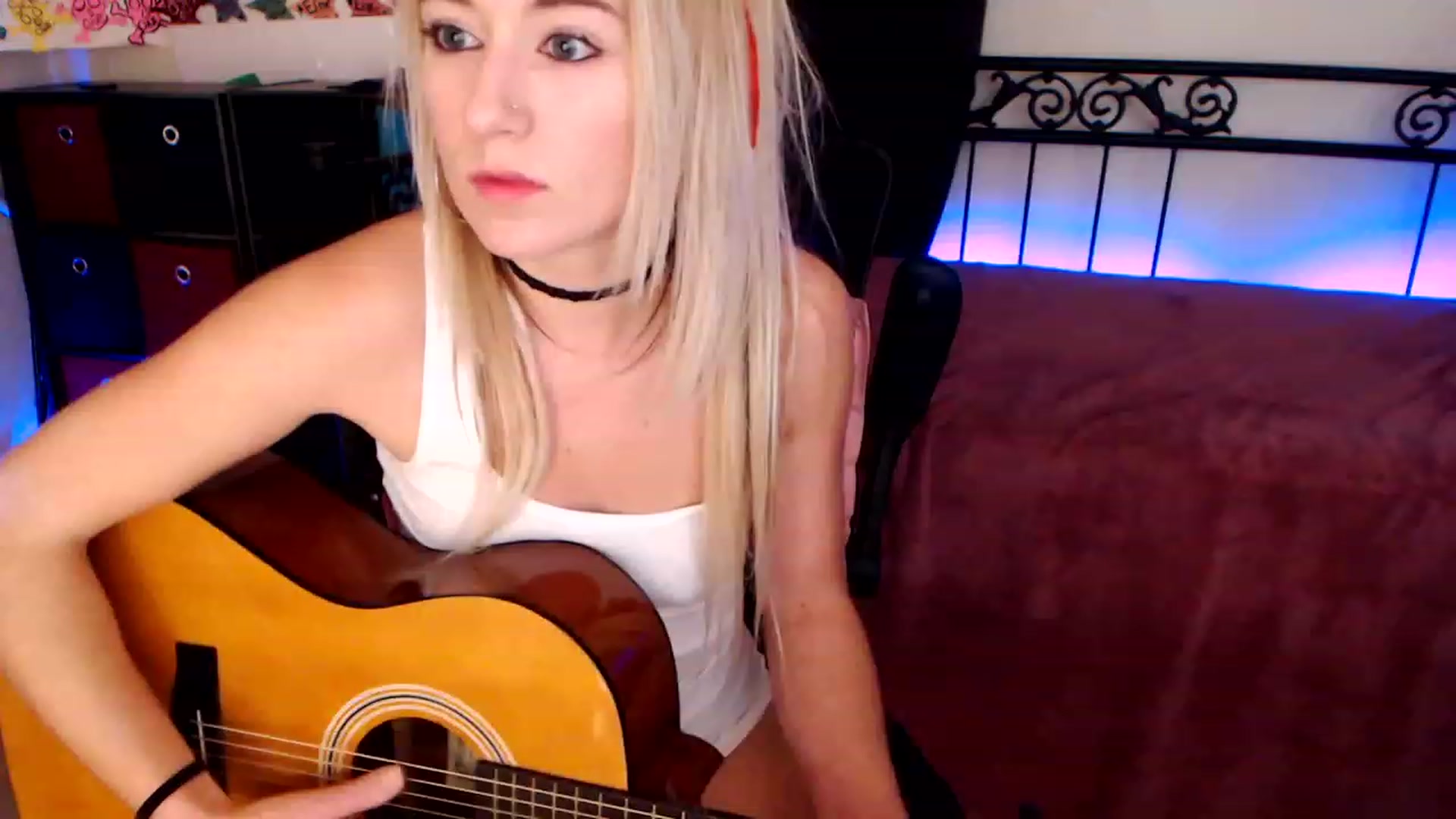 Gallery image thumbnail from SouthernSkye's myfreecams stream on, 02/01/2023, 10:21 image 10 of 20