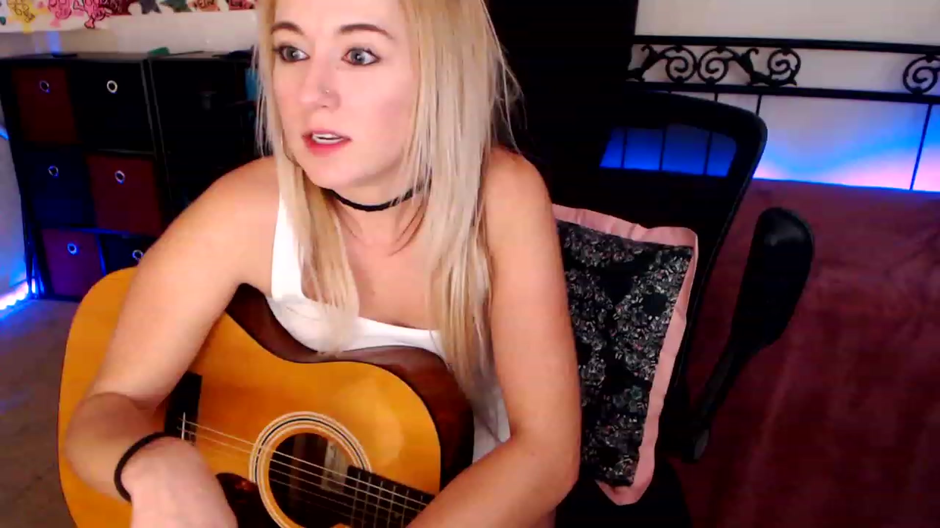 Gallery image thumbnail from SouthernSkye's myfreecams stream on, 02/01/2023, 10:21 image 16 of 20