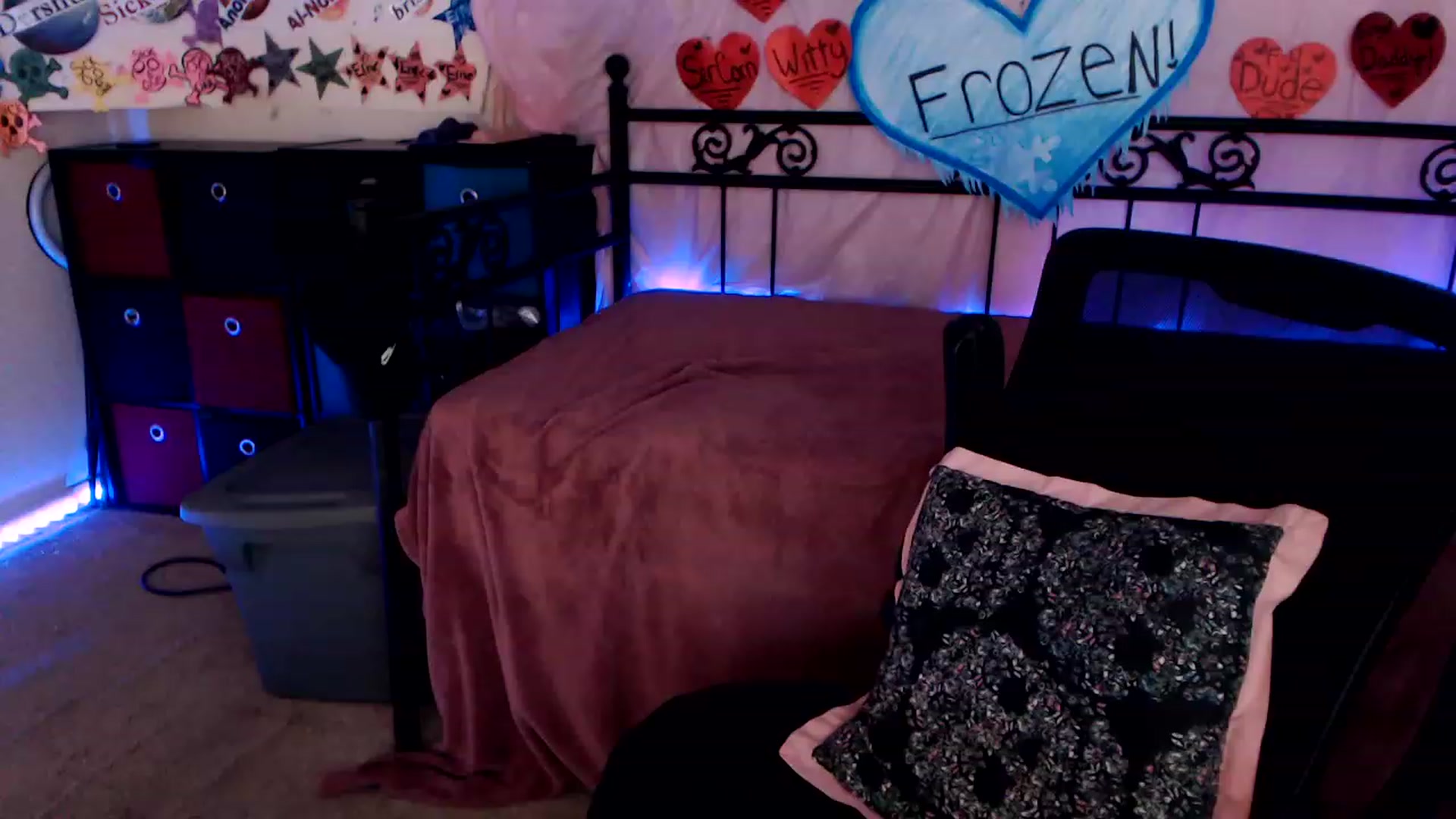 Gallery image thumbnail from SouthernSkye's myfreecams stream on, 02/13/2023, 07:58 image 2 of 20