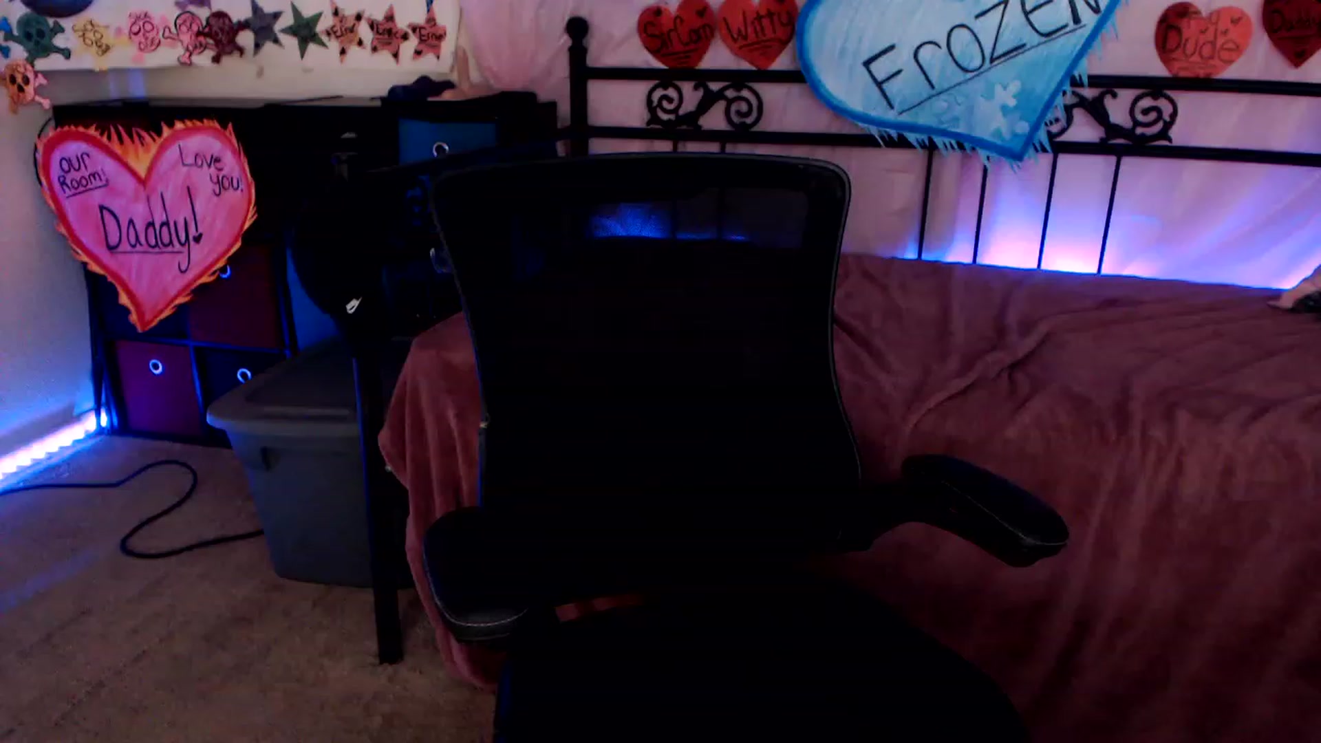 Gallery image thumbnail from SouthernSkye's myfreecams stream on, 02/15/2023, 07:32 image 14 of 20