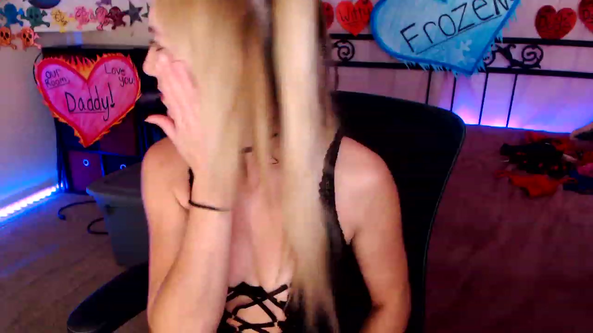 Gallery image thumbnail from SouthernSkye's myfreecams stream on, 02/16/2023, 08:29 image 16 of 20