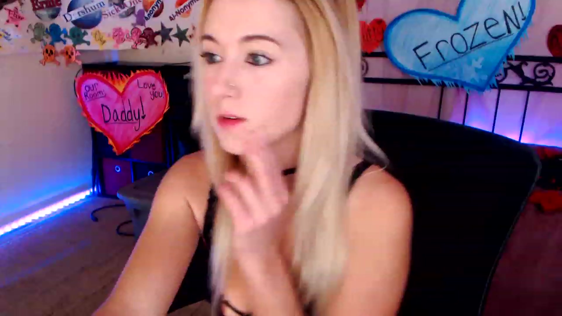 Gallery image thumbnail from SouthernSkye's myfreecams stream on, 02/16/2023, 08:29 image 13 of 20