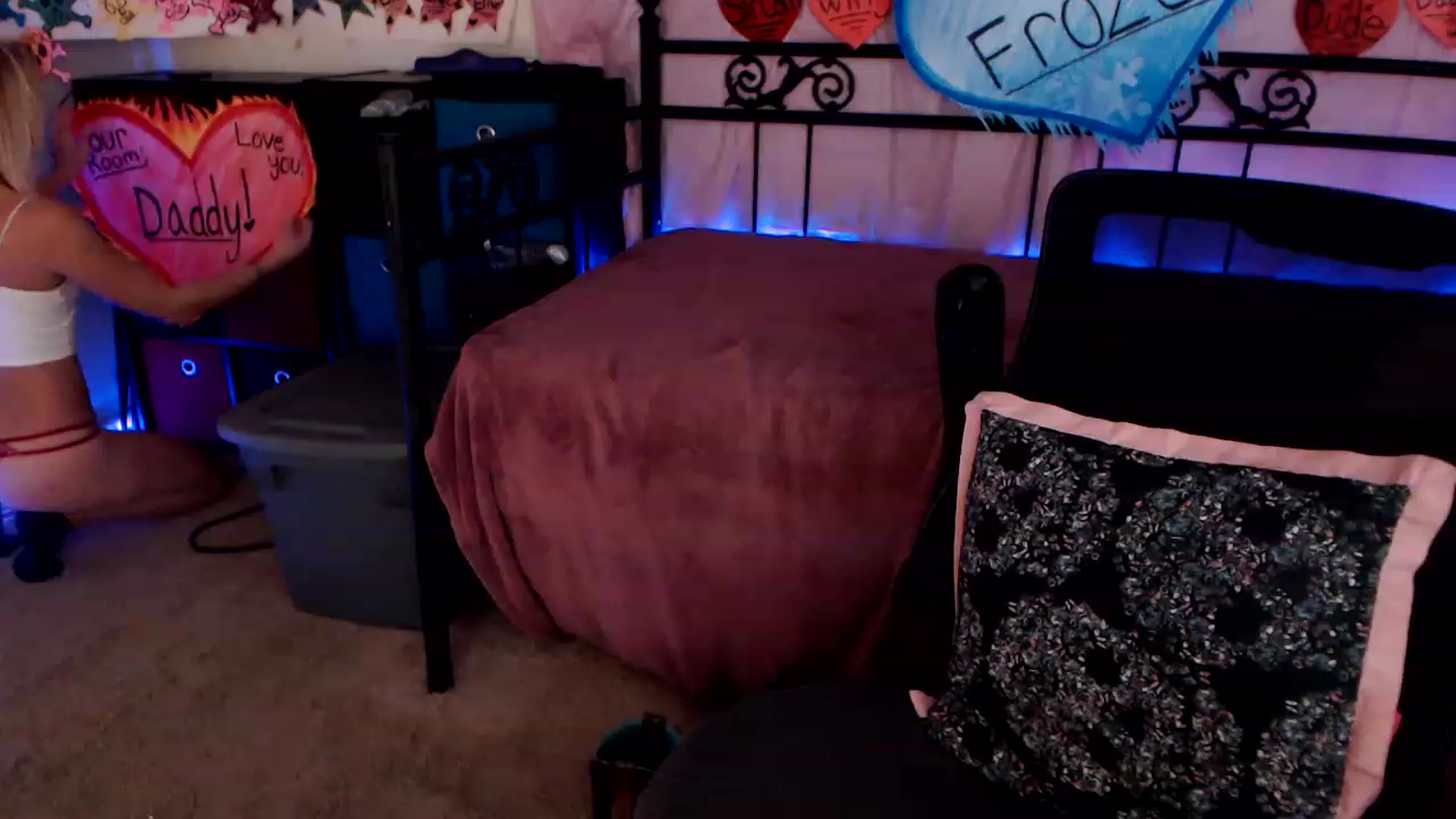 Gallery image thumbnail from SouthernSkye's myfreecams stream on, 02/17/2023, 06:30 image 7 of 20