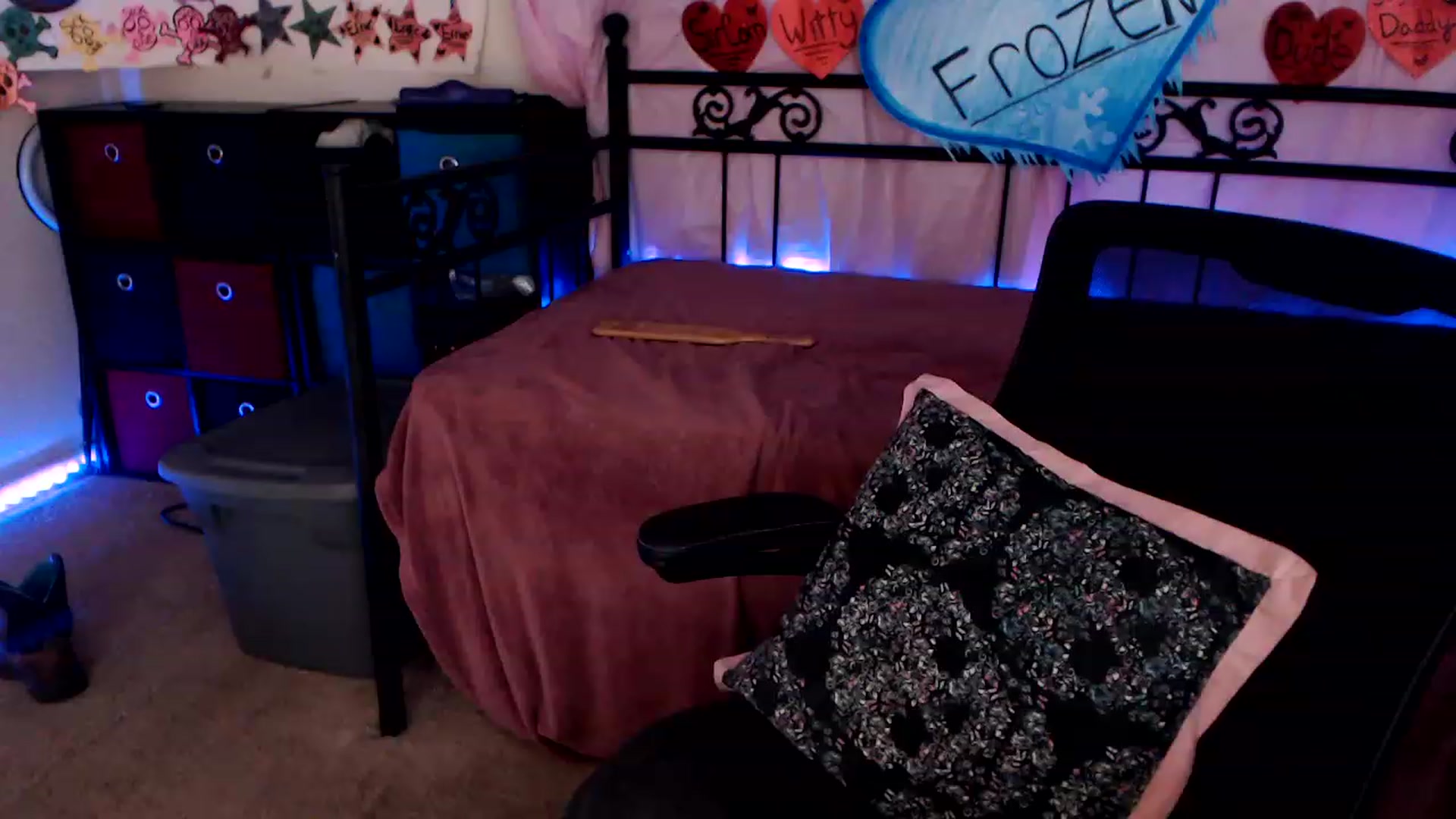 Gallery image thumbnail from SouthernSkye's myfreecams stream on, 02/19/2023, 08:19 image 15 of 20