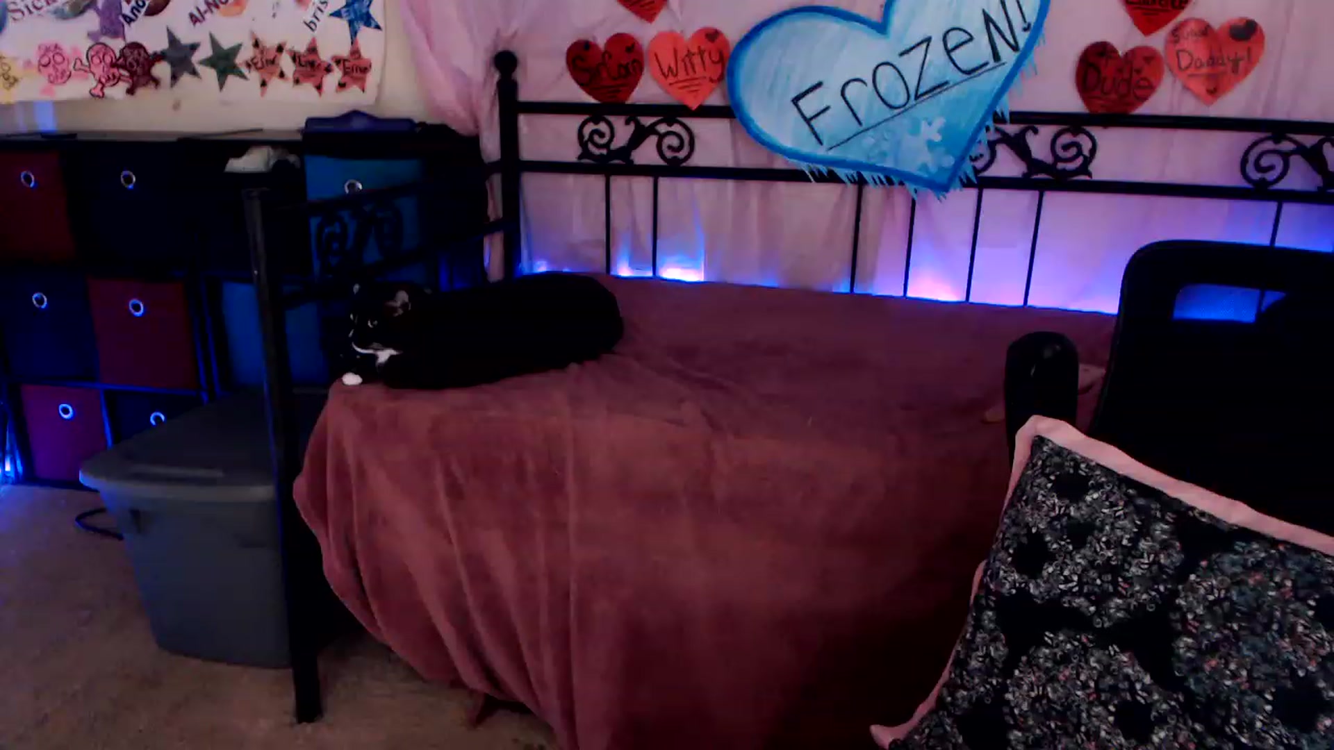 Gallery image thumbnail from SouthernSkye's myfreecams stream on, 02/19/2023, 08:19 image 5 of 20