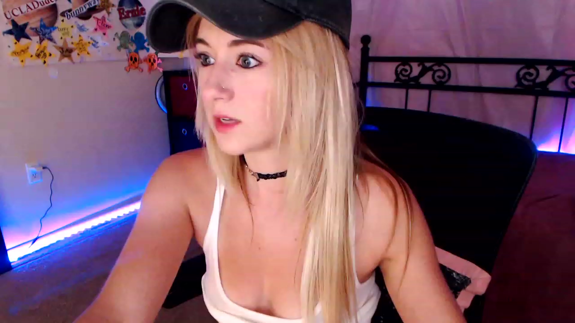 Gallery image thumbnail from SouthernSkye's myfreecams stream on, 02/27/2023, 08:35 image 5 of 20